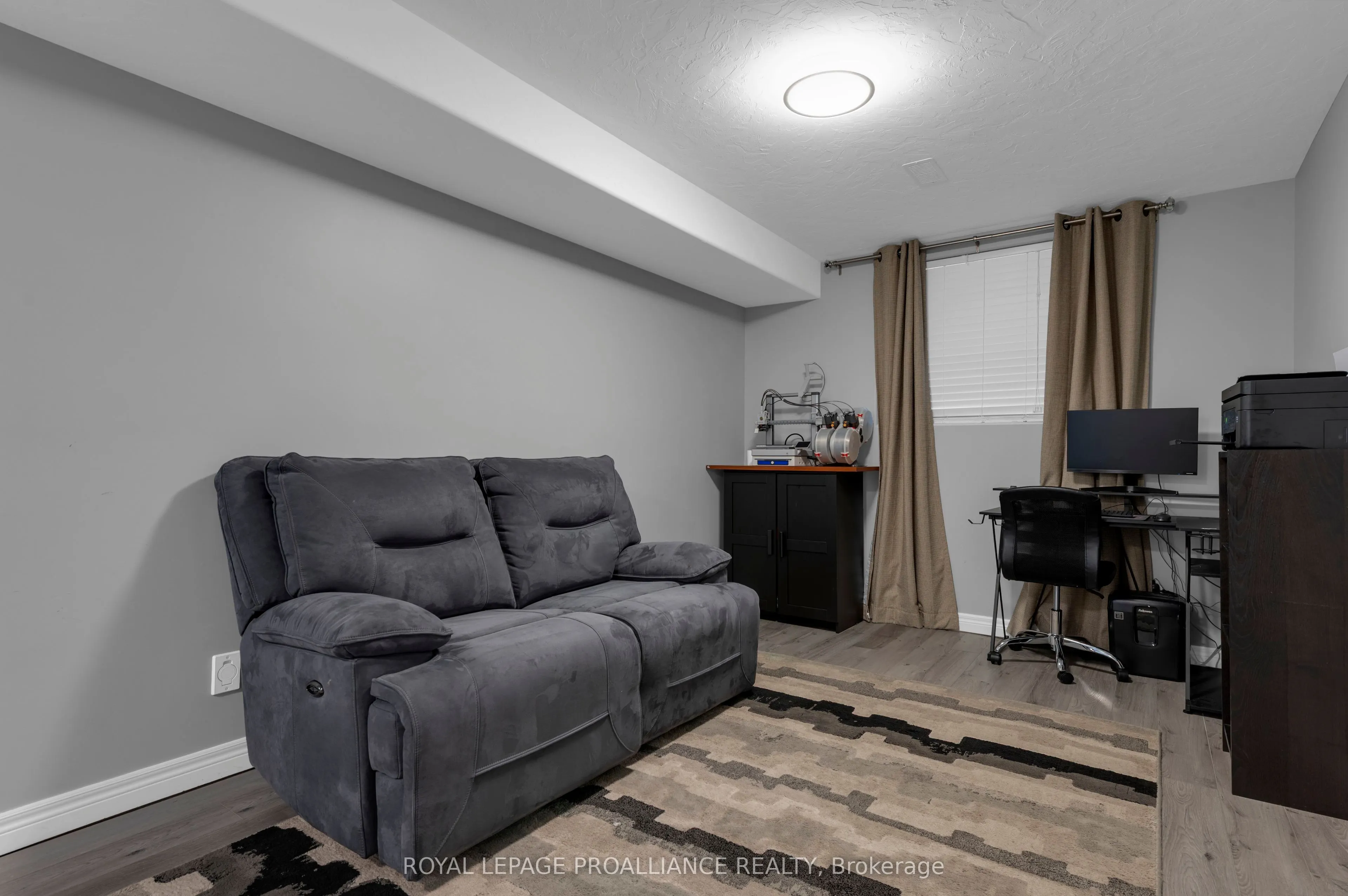 18 Fox Den Drive