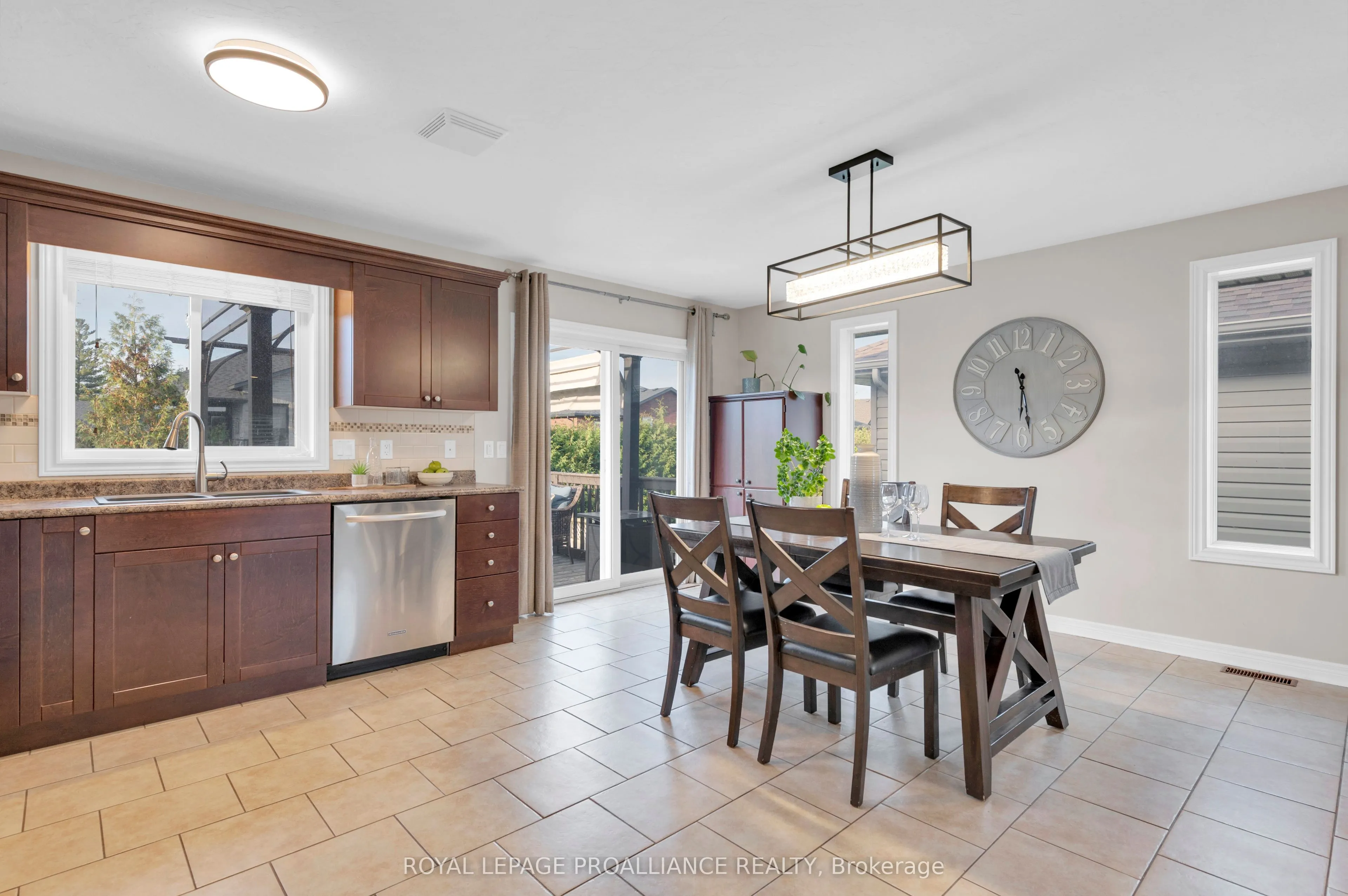 18 Fox Den Drive