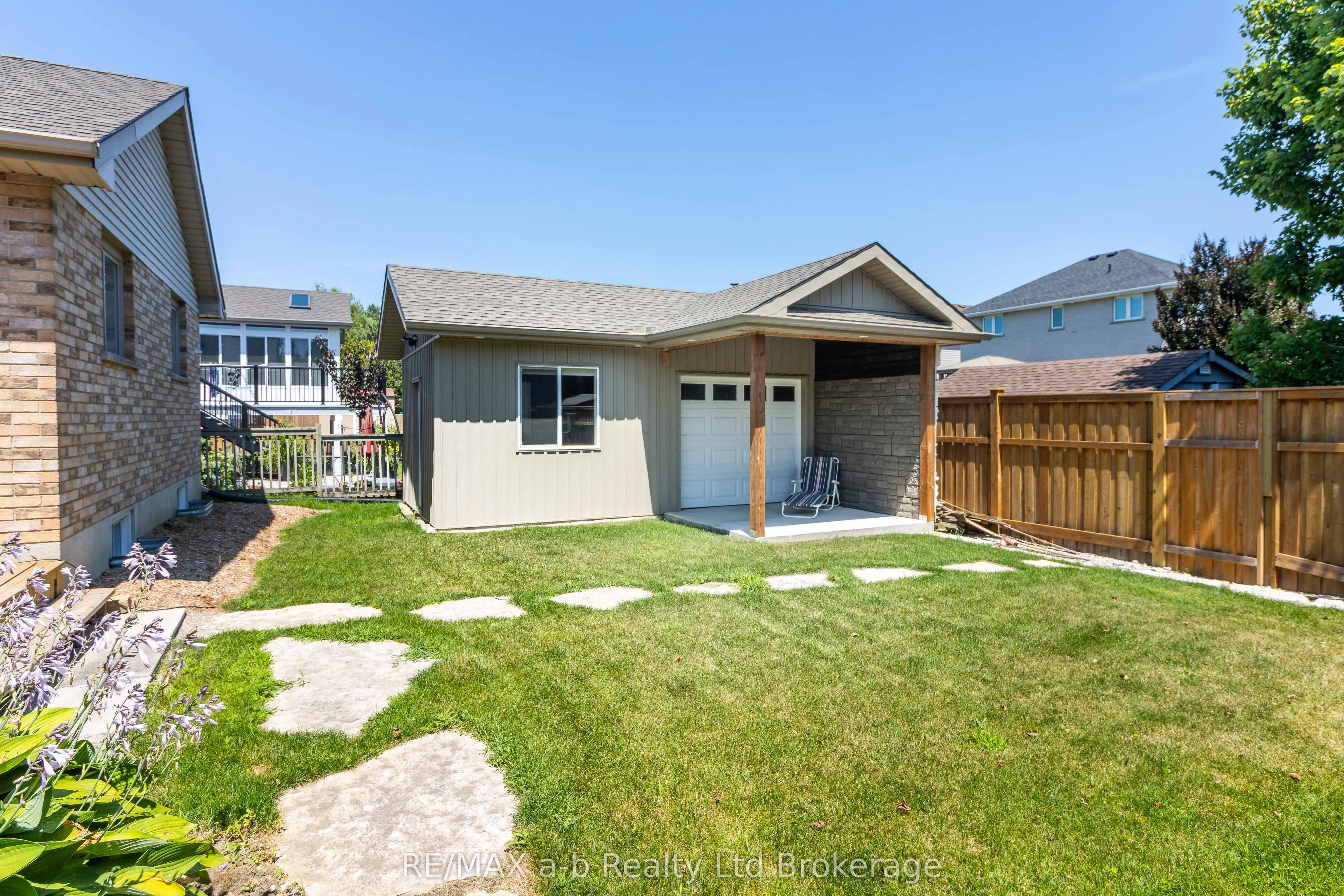 18 Oriole Crescent