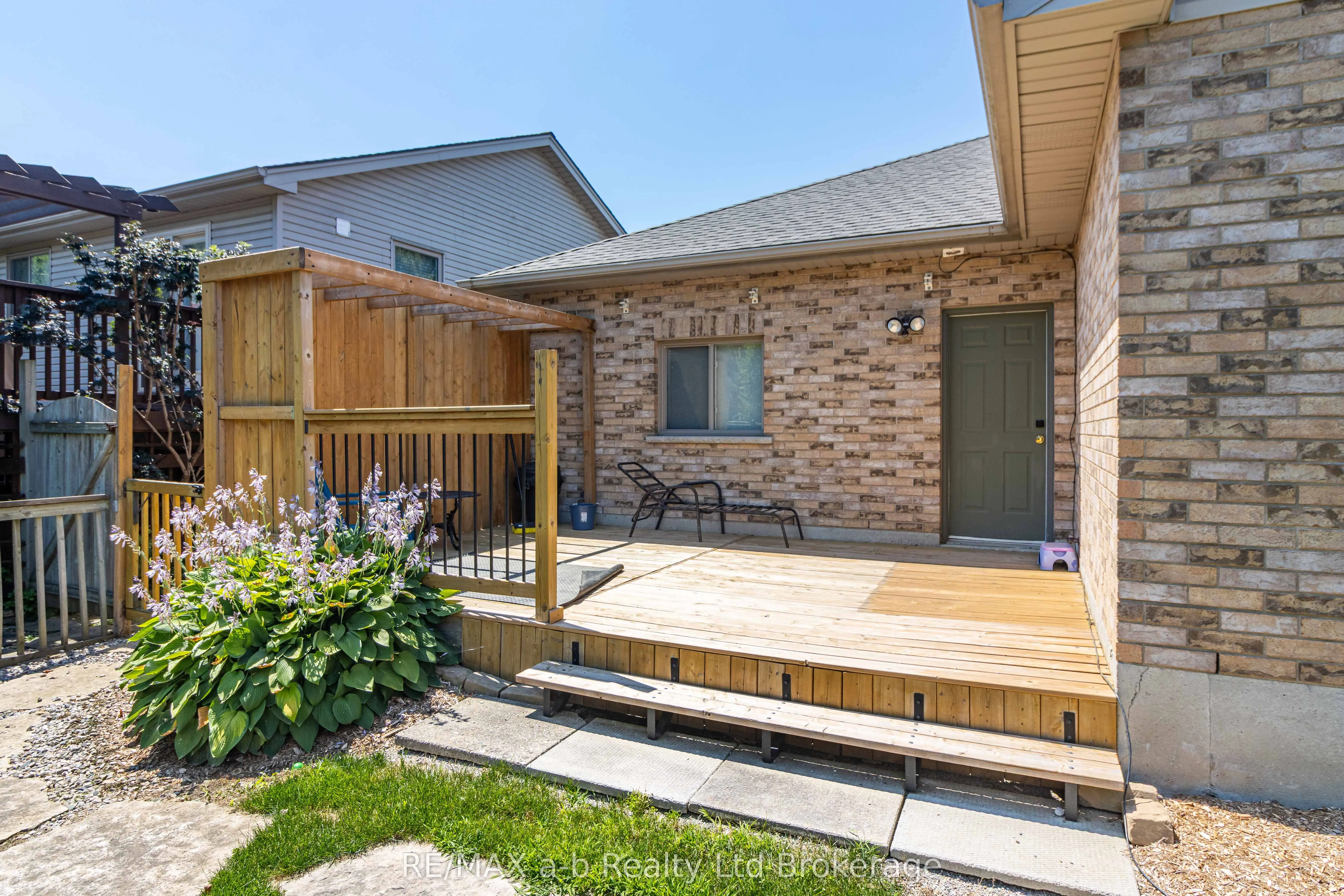 18 Oriole Crescent