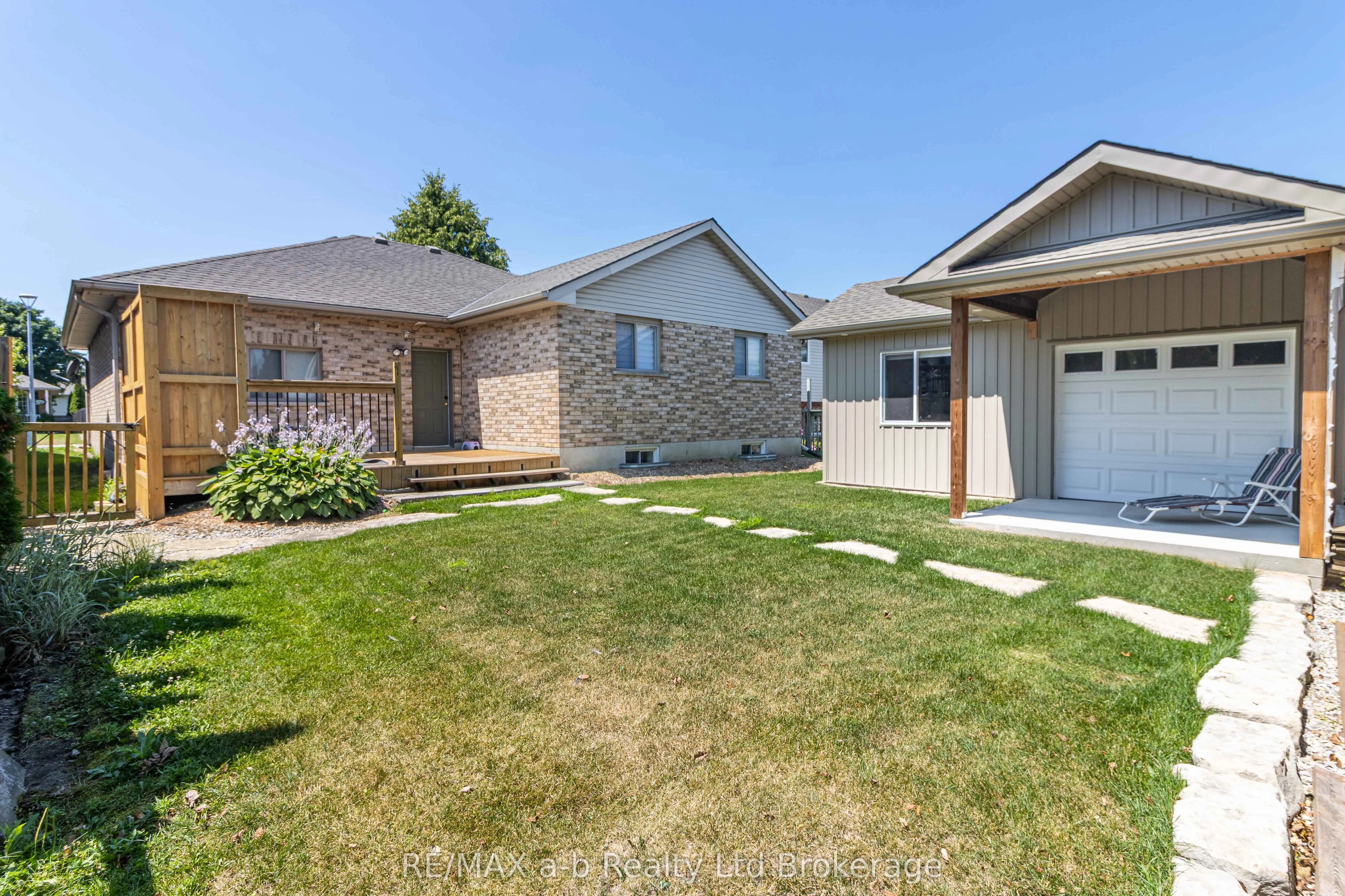 18 Oriole Crescent