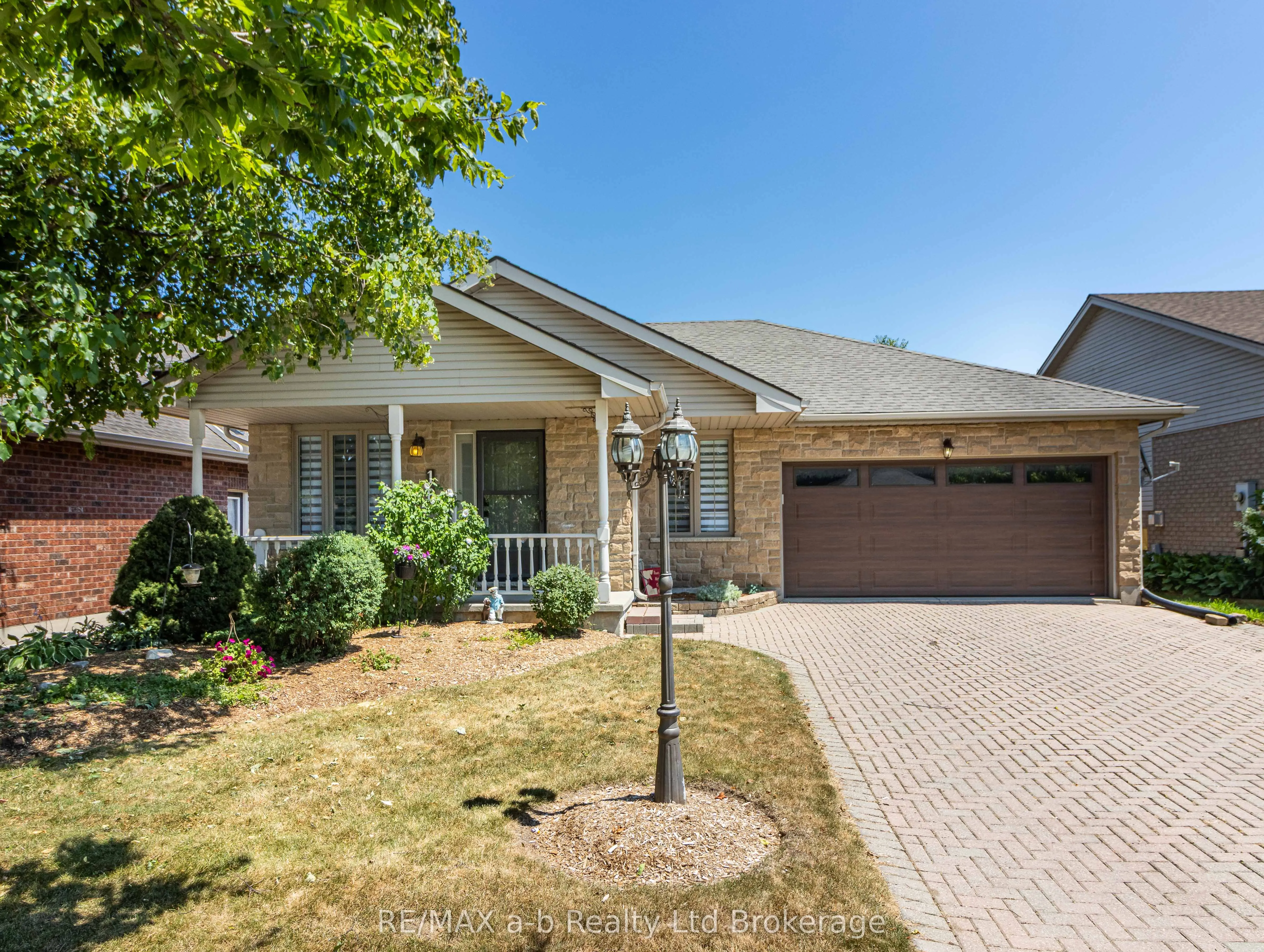 18 Oriole Crescent
