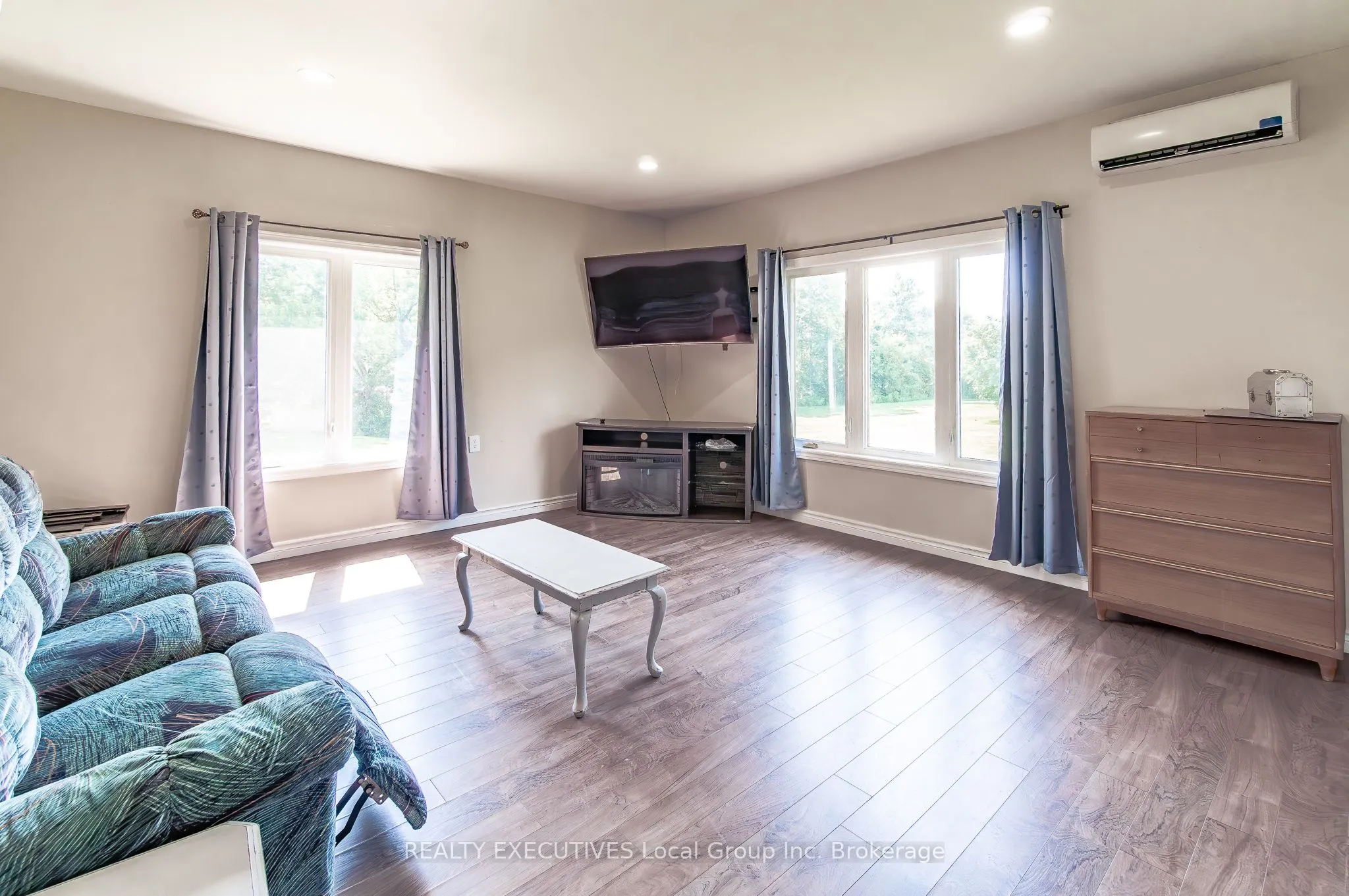 98 Memorial Park Drive E
