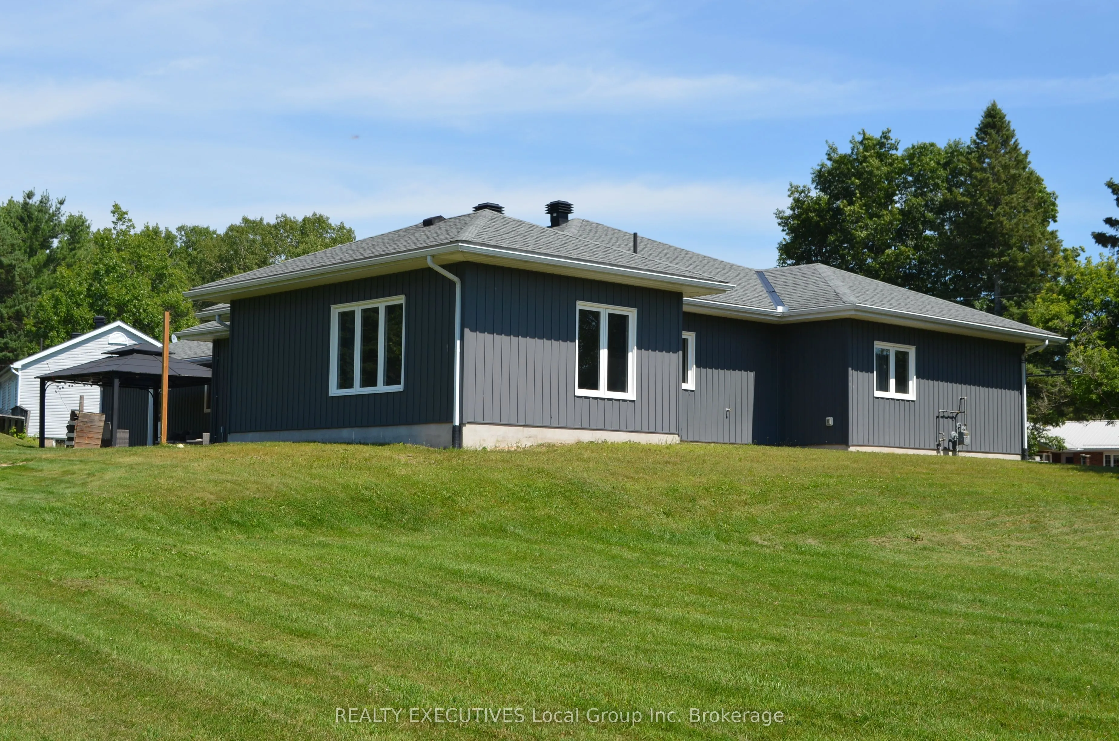 98 Memorial Park Drive E