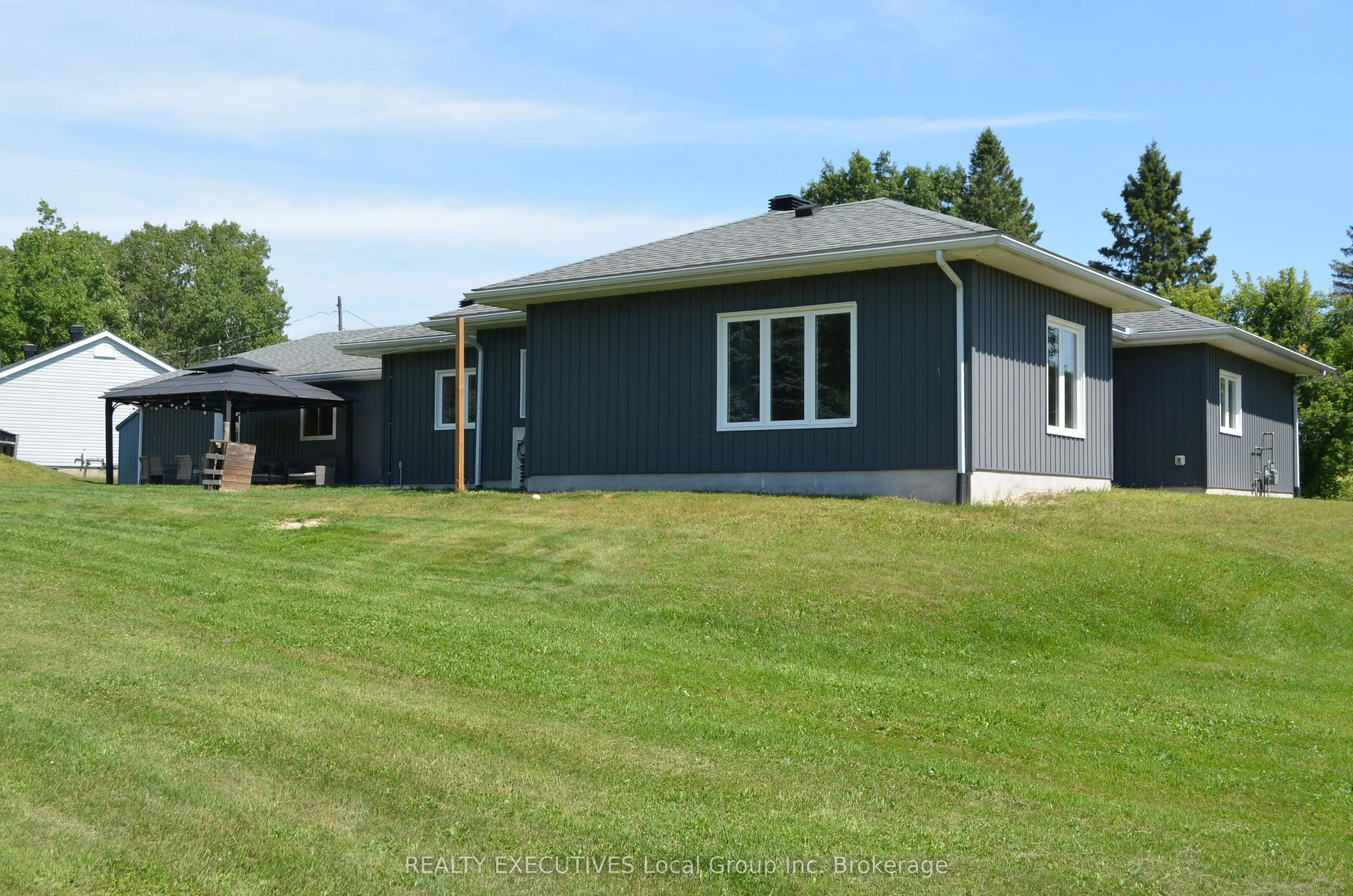 98 Memorial Park Drive E