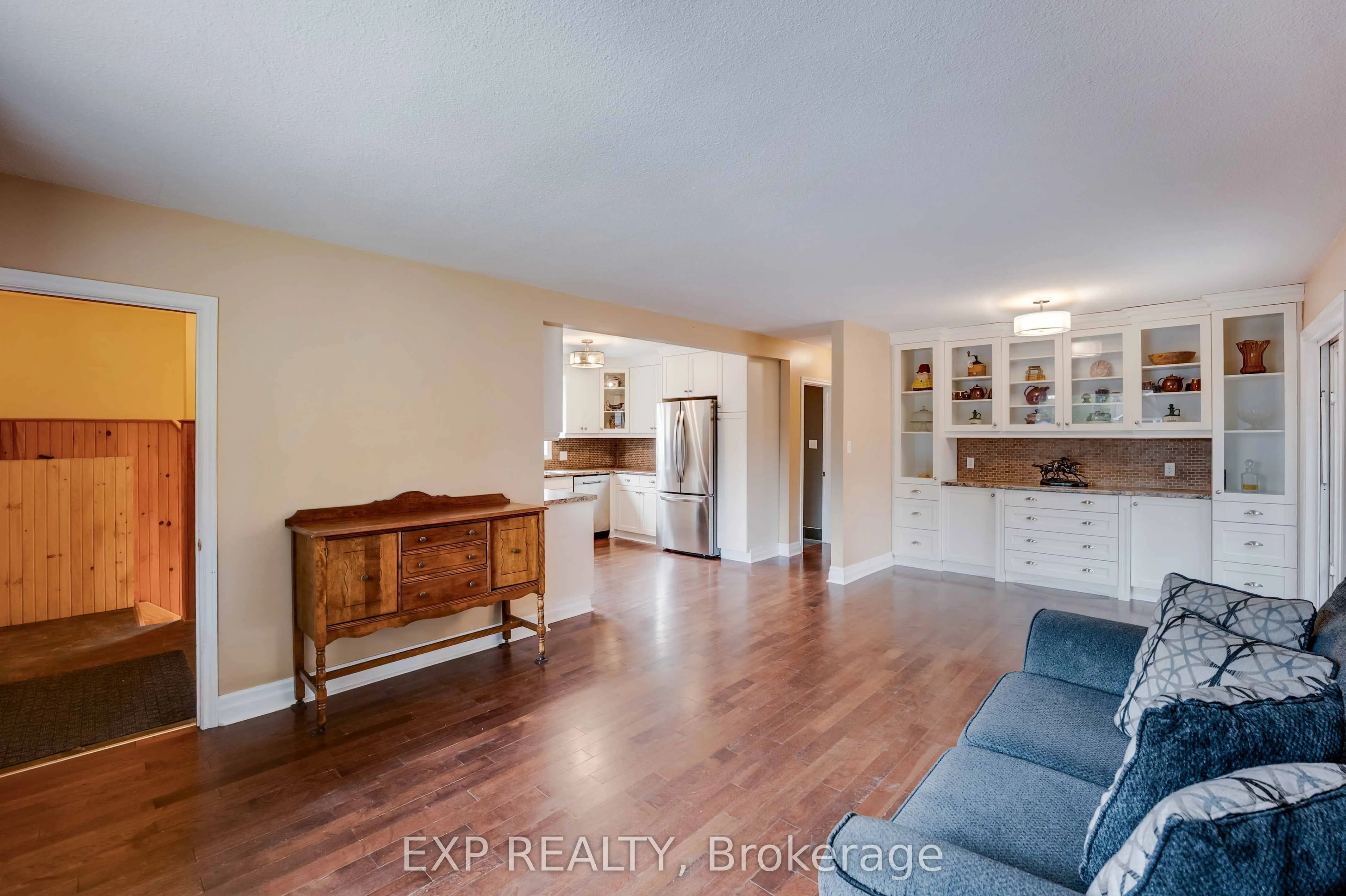 6501 Erwin Crescent