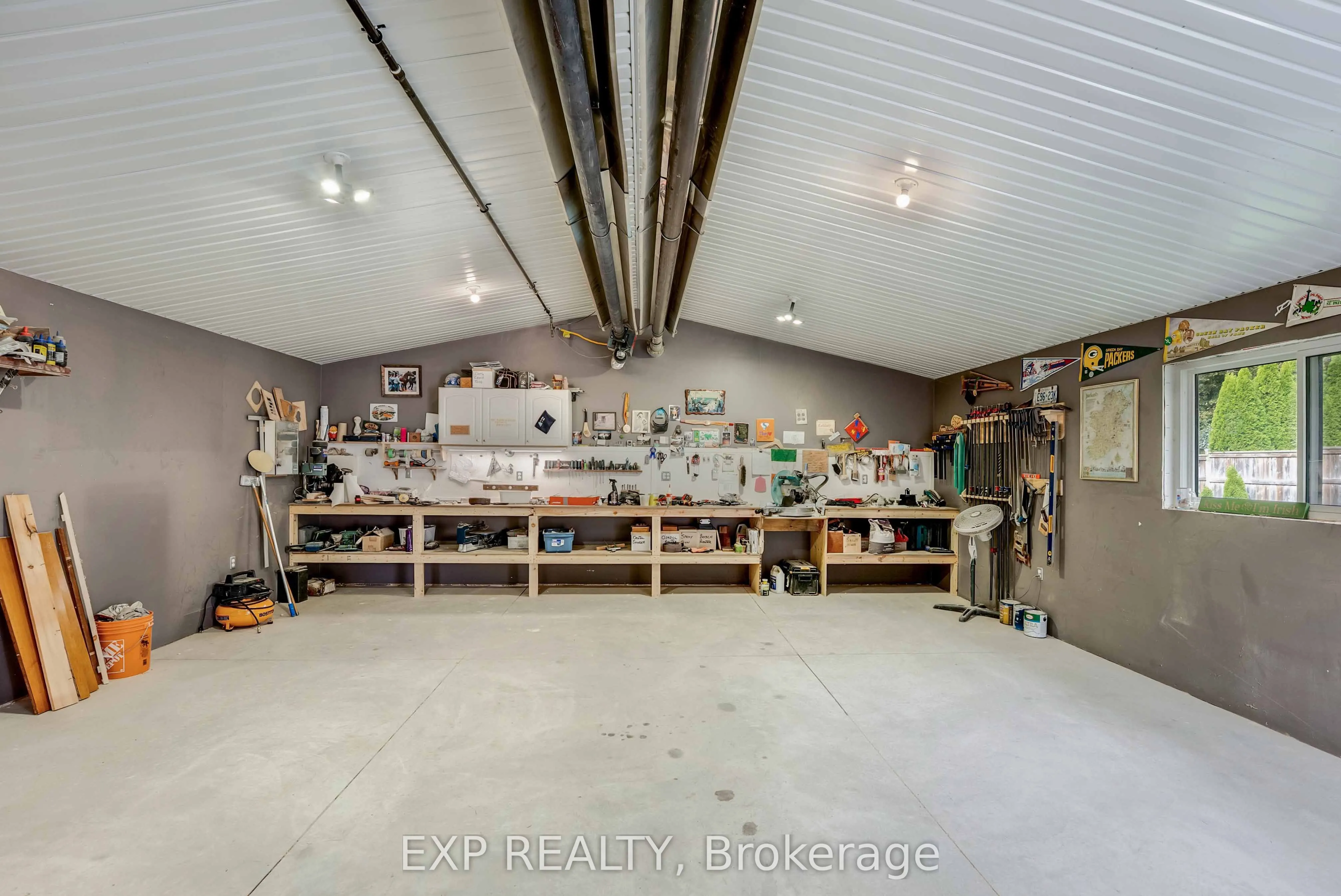 6501 Erwin Crescent