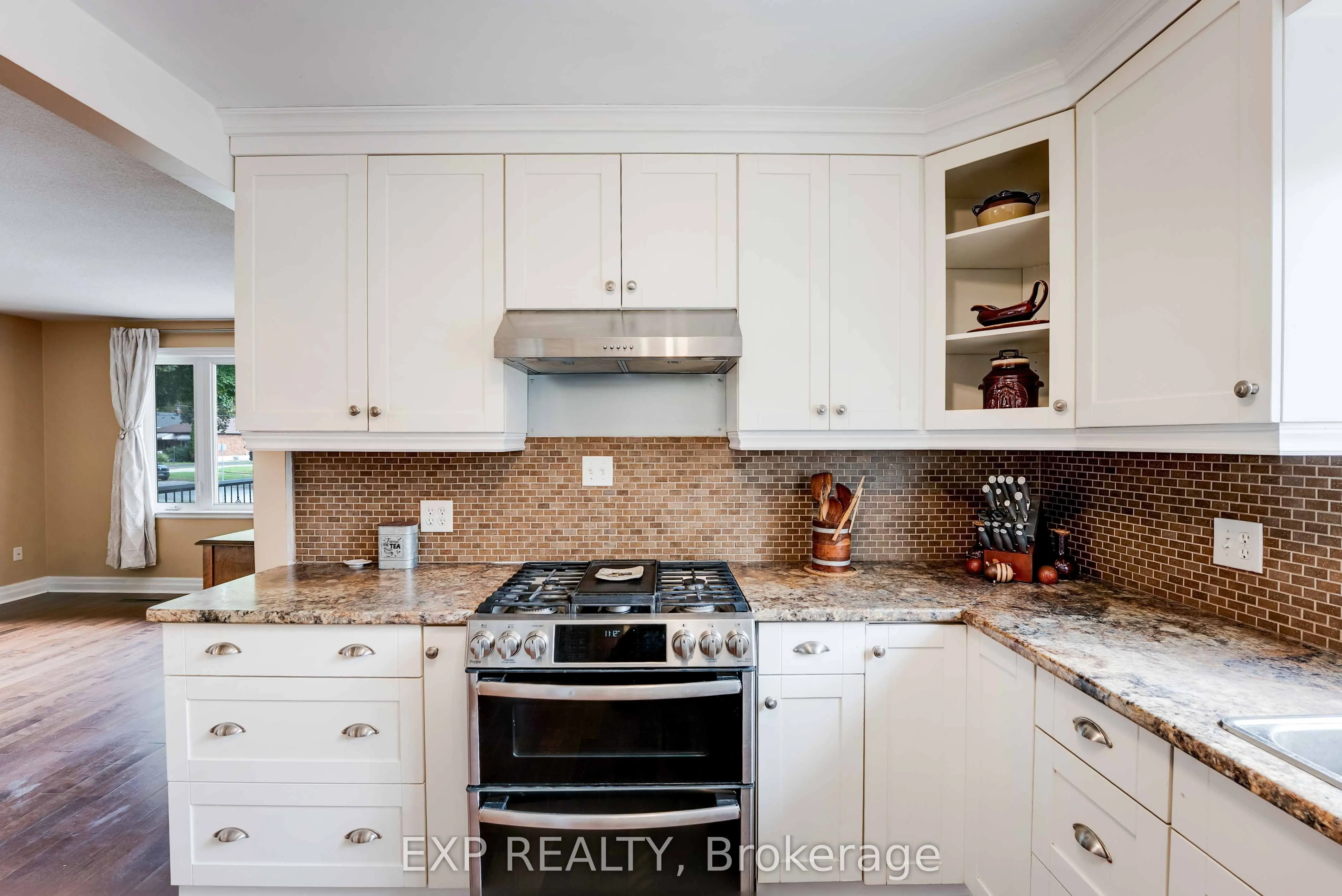 6501 Erwin Crescent