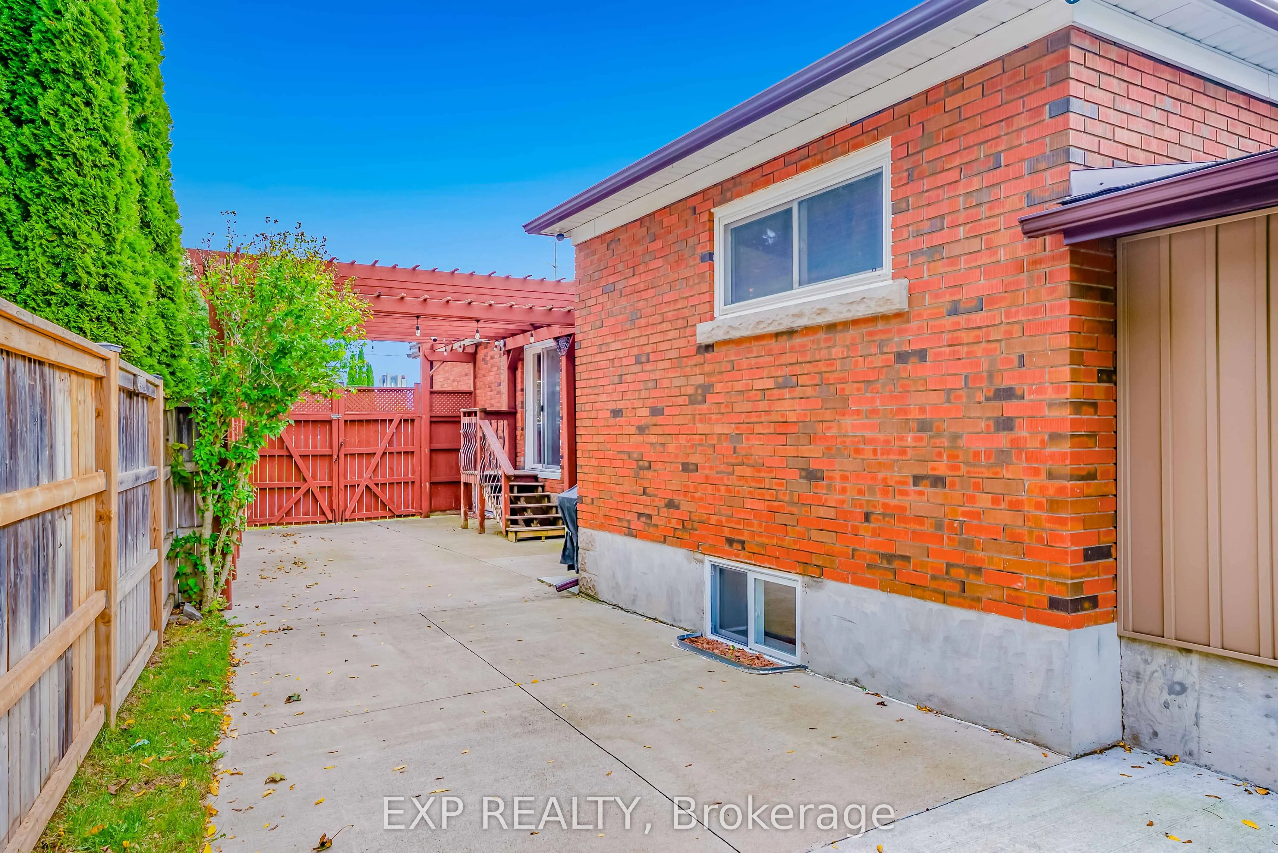 6501 Erwin Crescent
