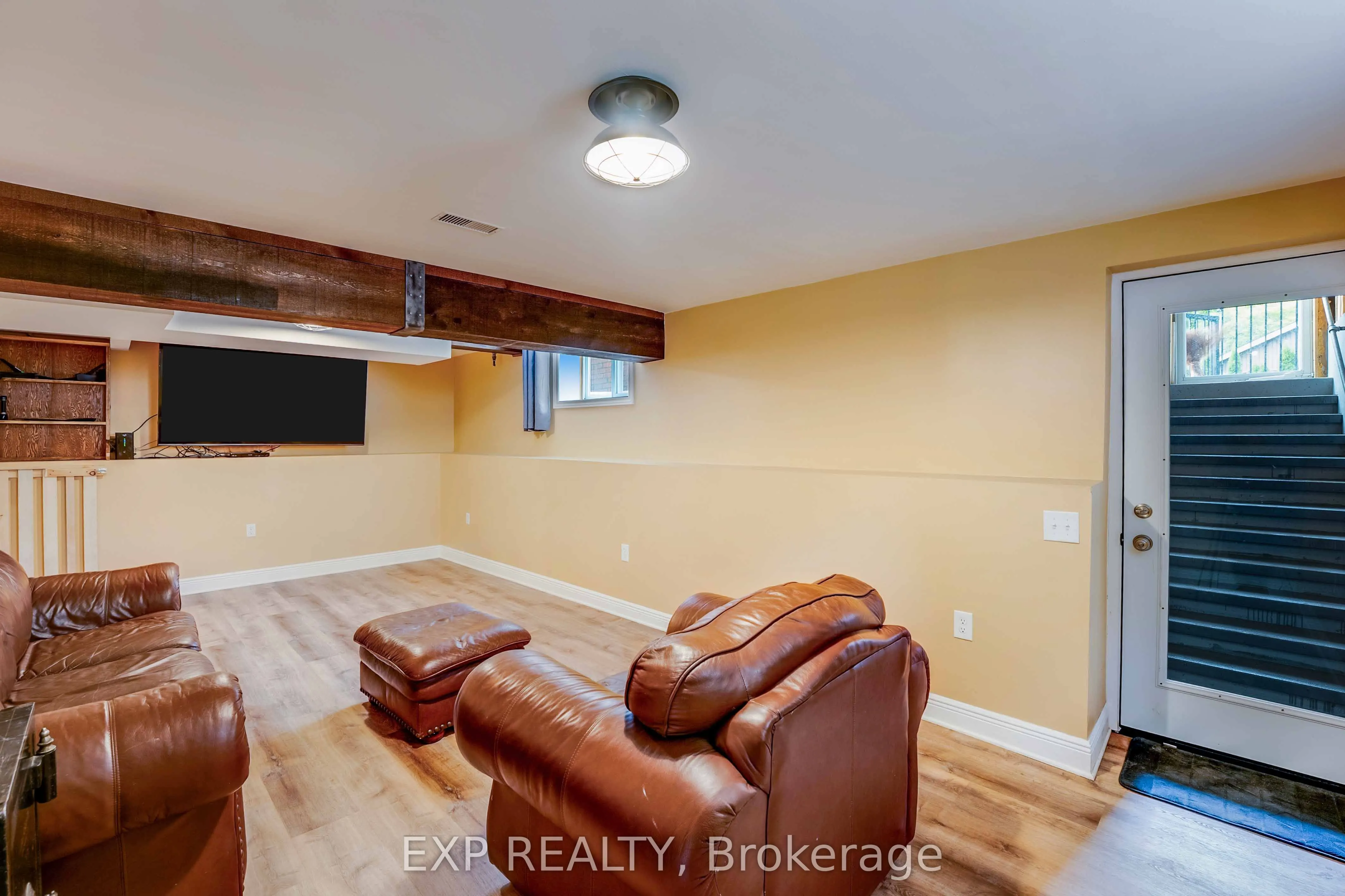 6501 Erwin Crescent