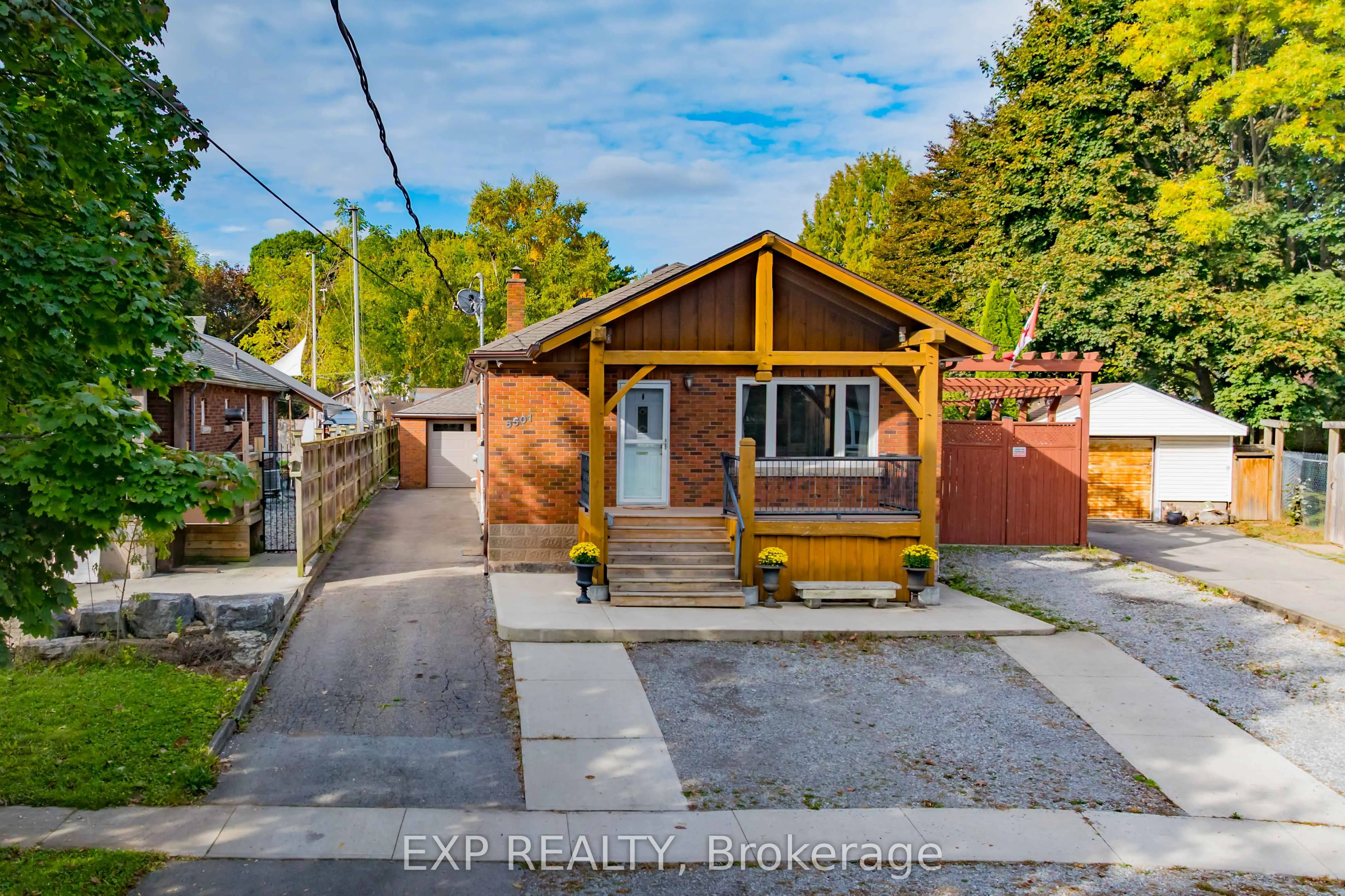 6501 Erwin Crescent