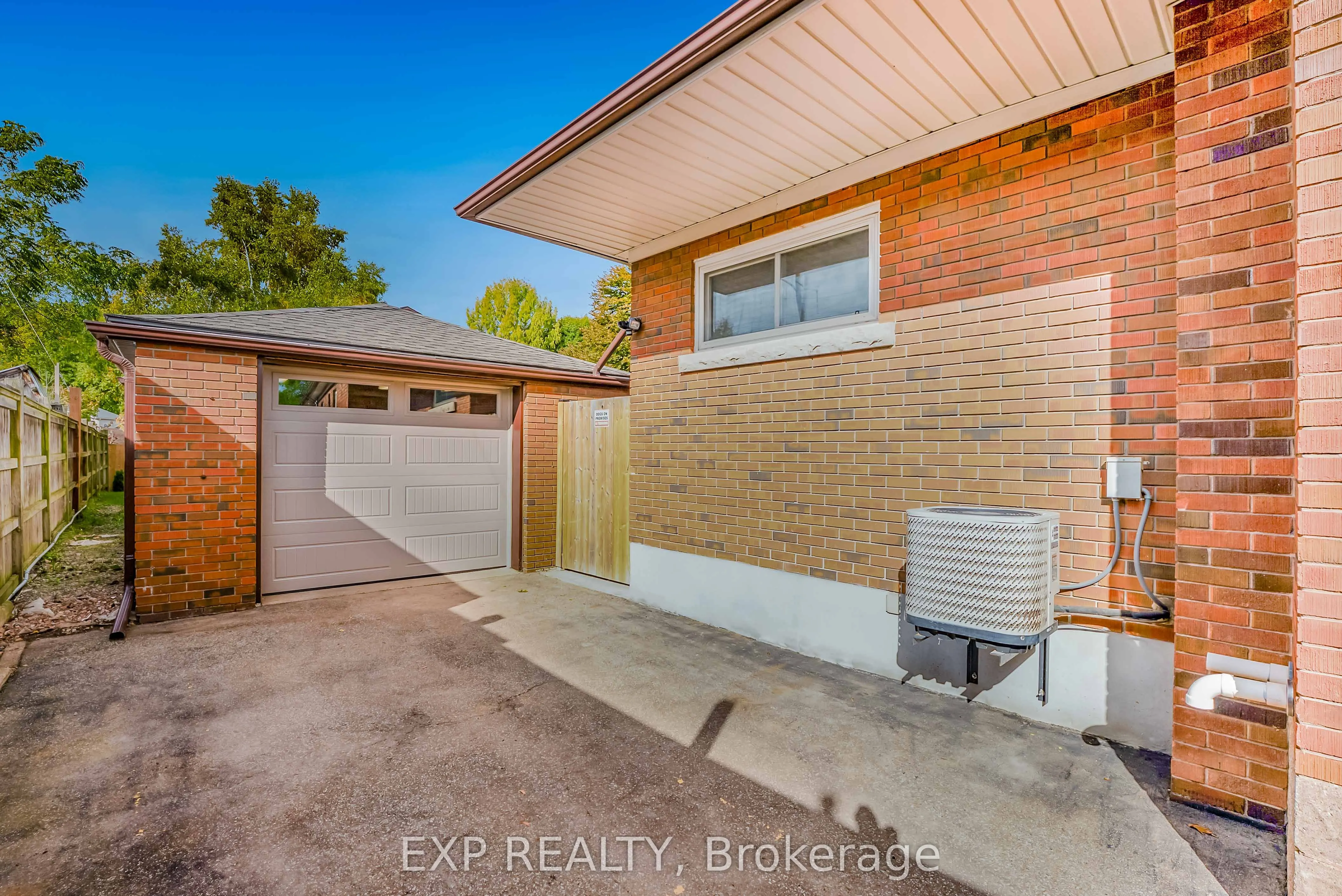 6501 Erwin Crescent