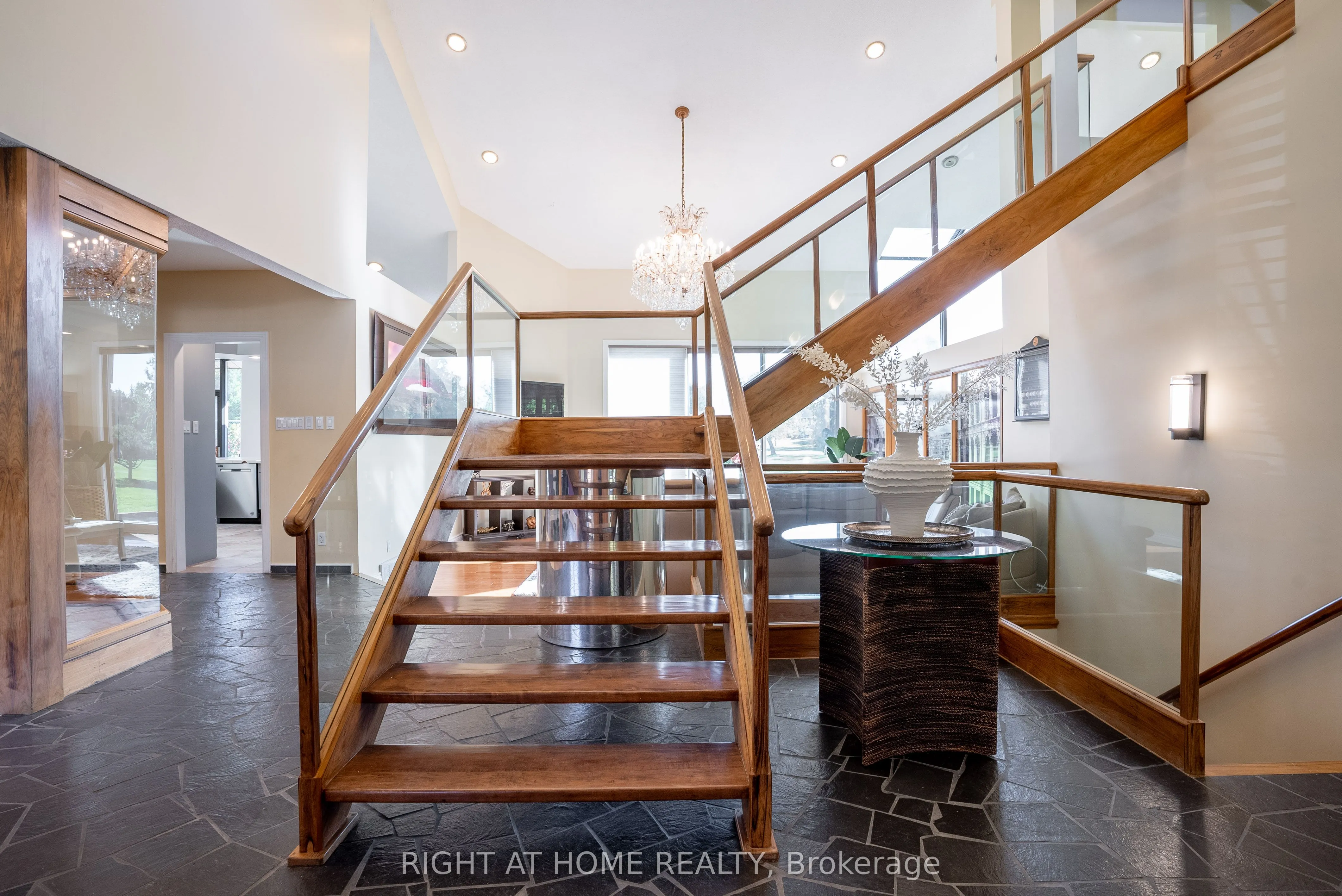 5 Burnt Tree Court