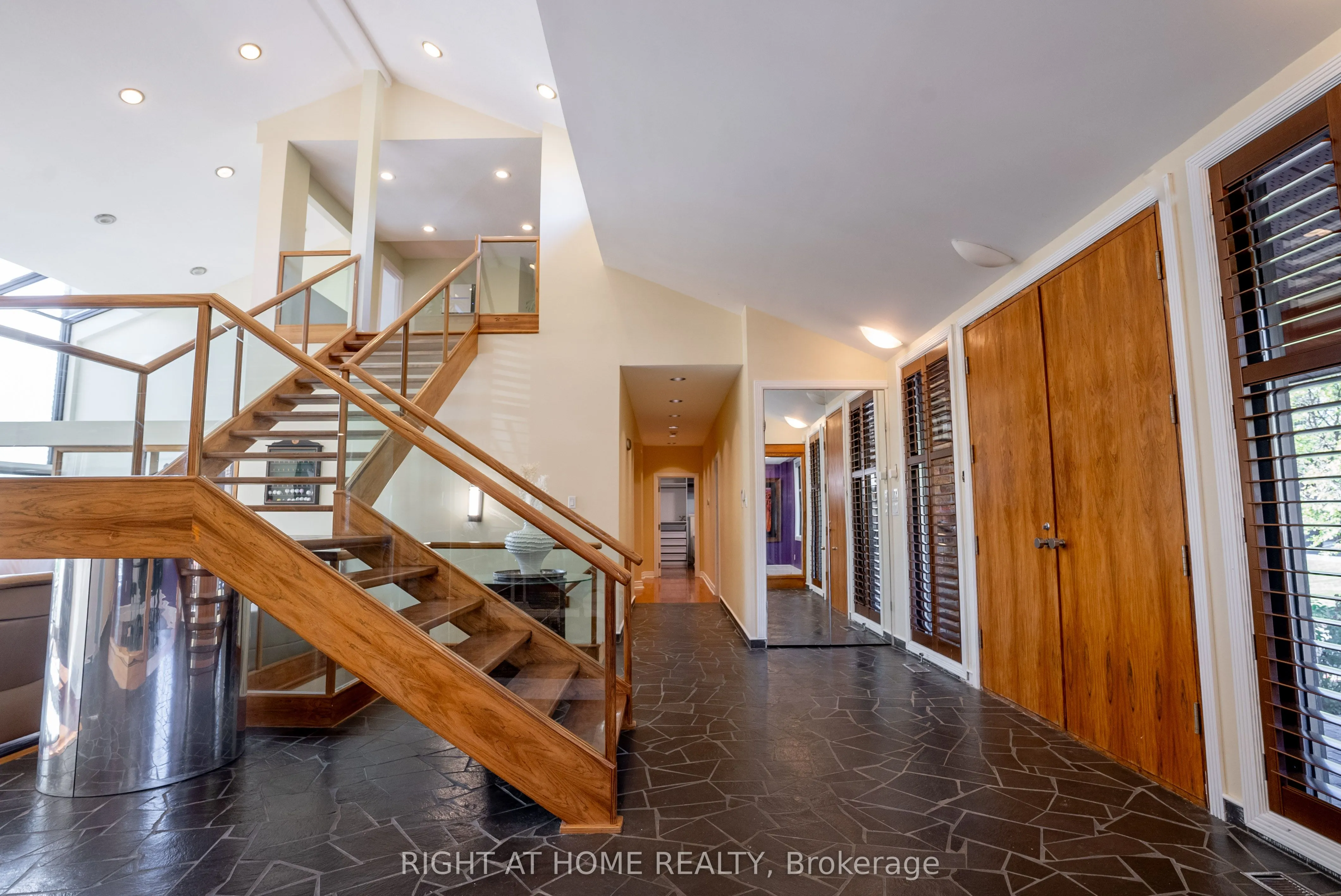 5 Burnt Tree Court