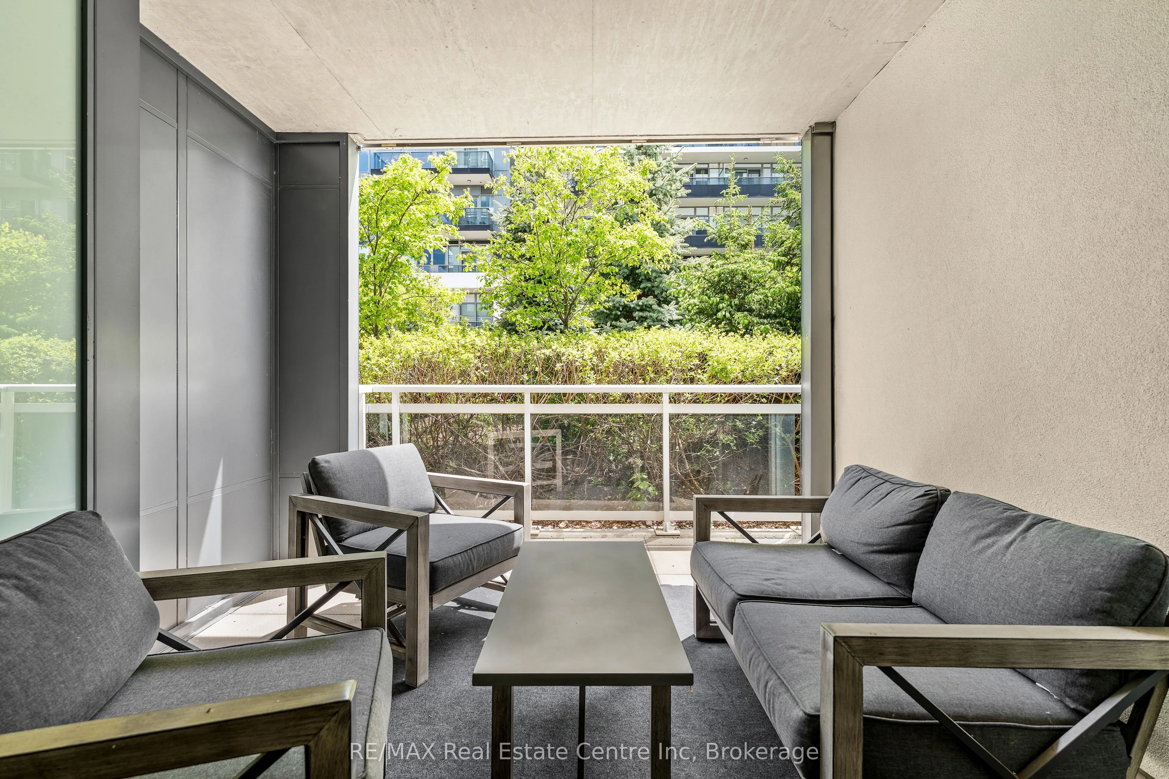 63 Arthur Street S, #201