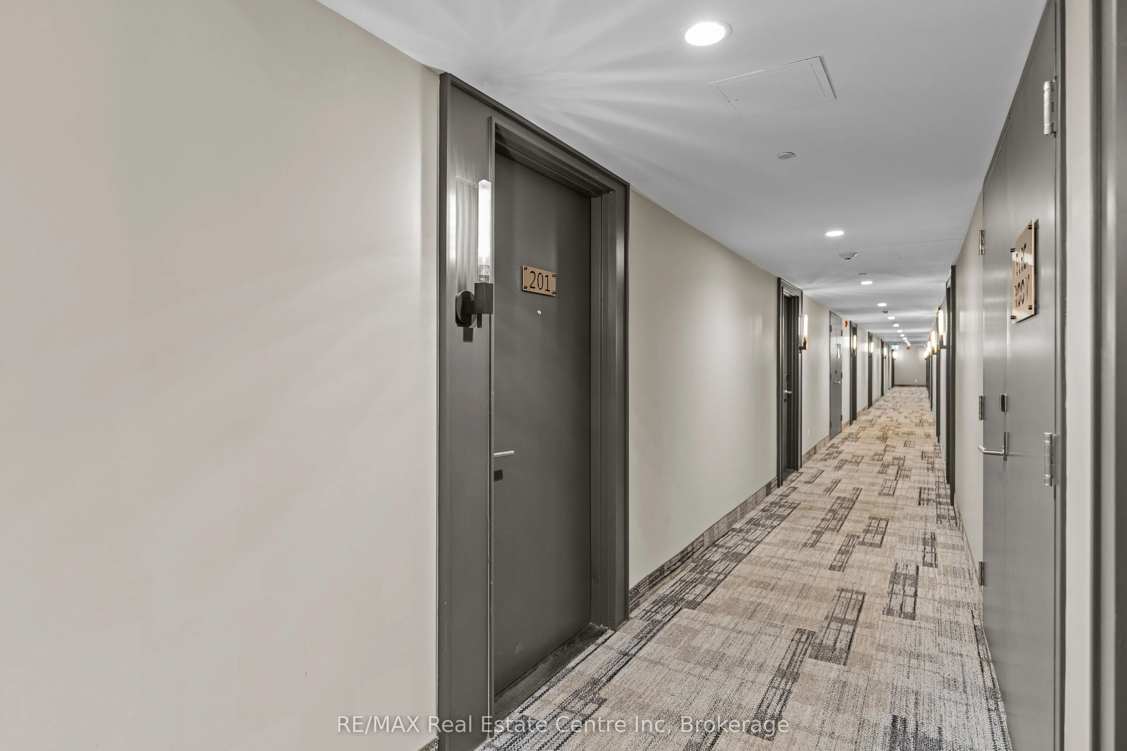 63 Arthur Street S, #201