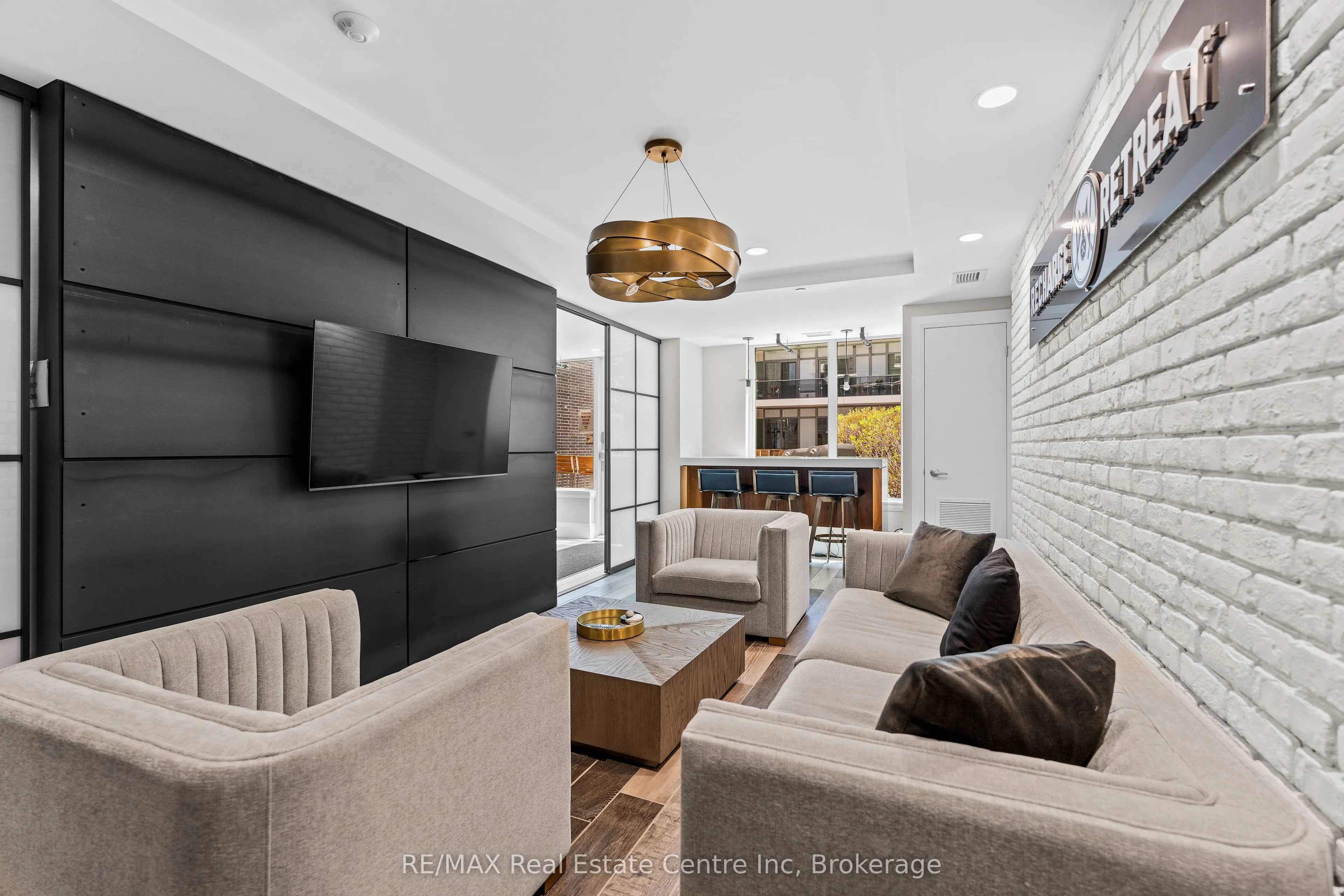 63 Arthur Street S, #201