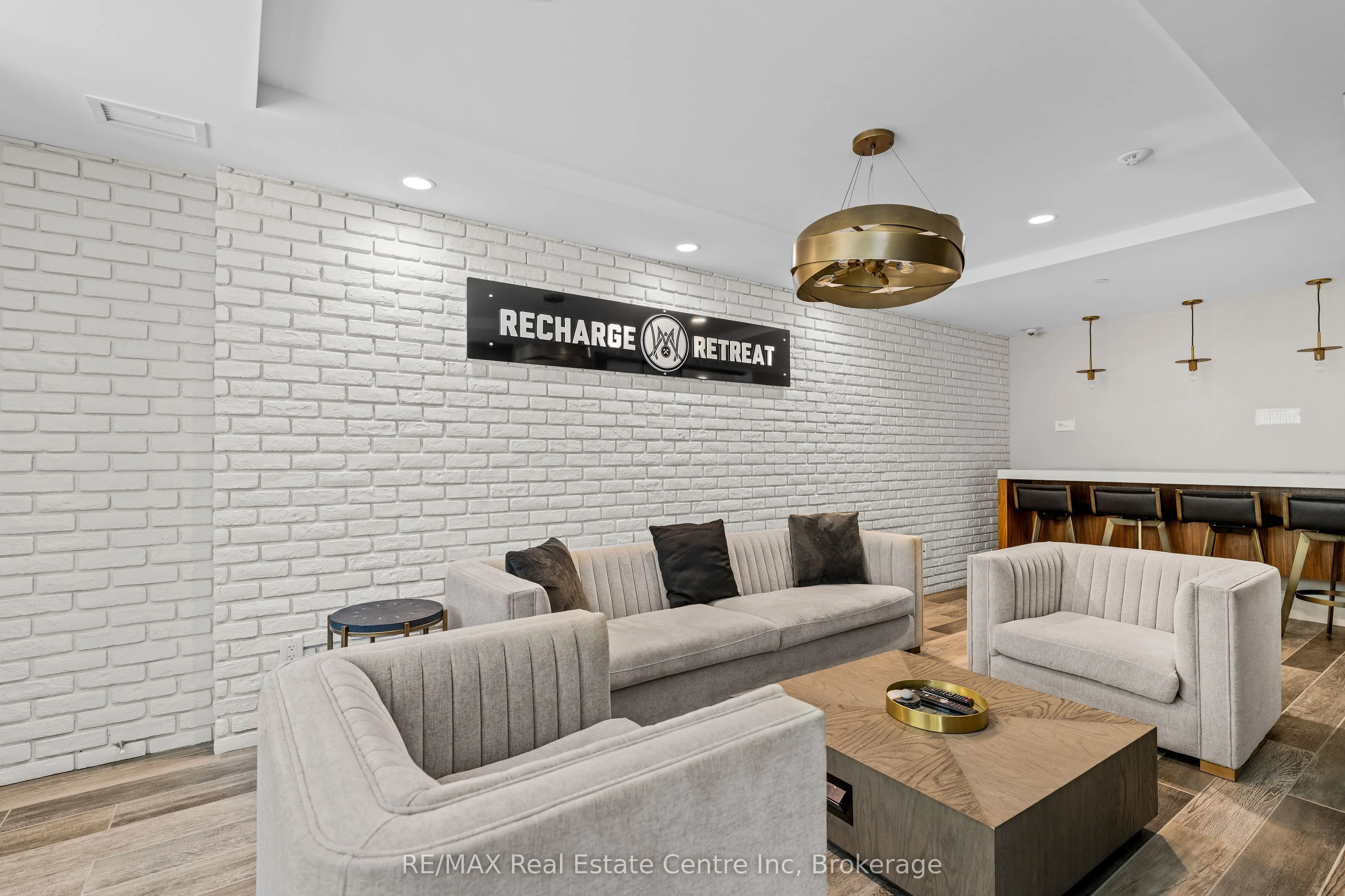 63 Arthur Street S, #201
