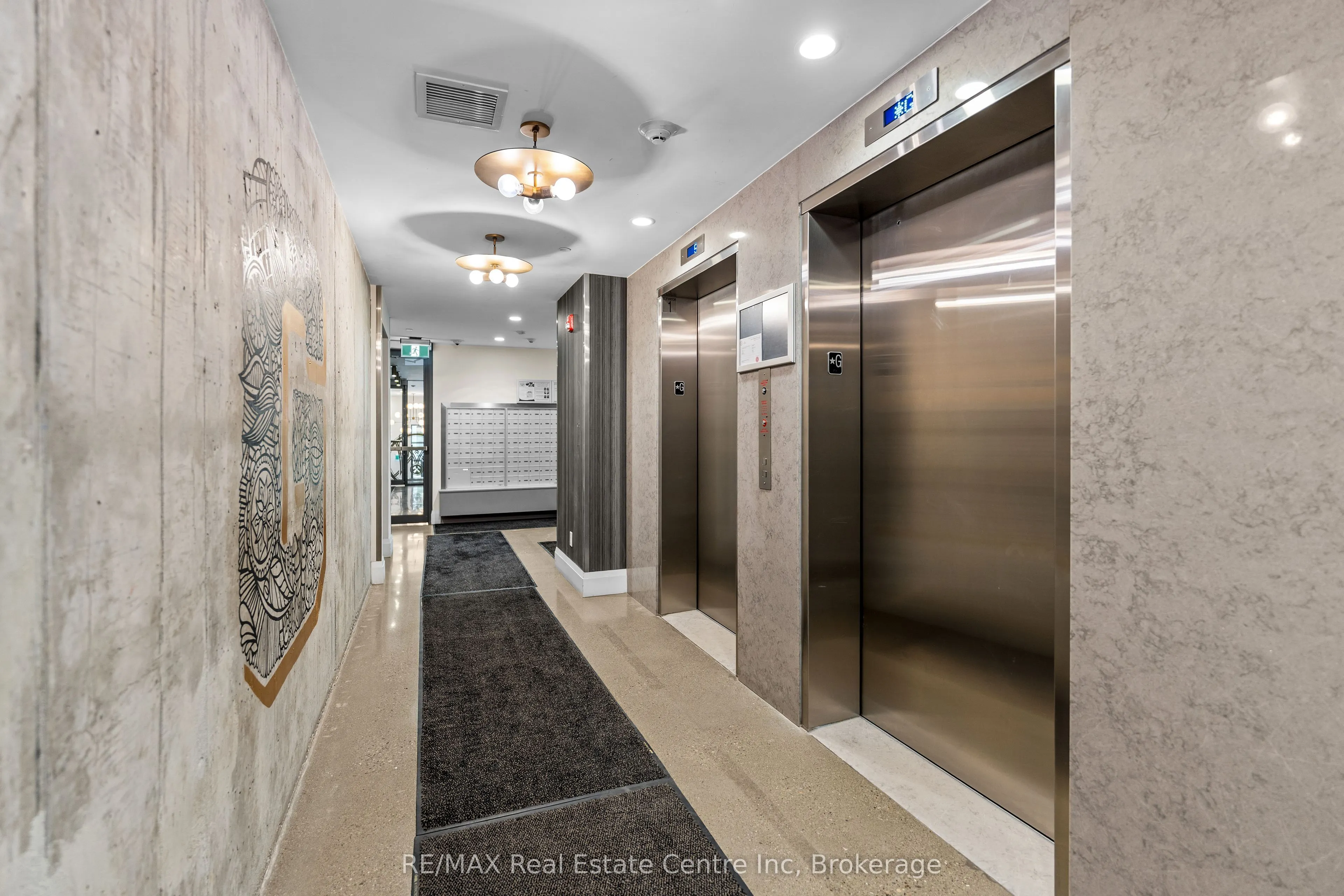 63 Arthur Street S, #201