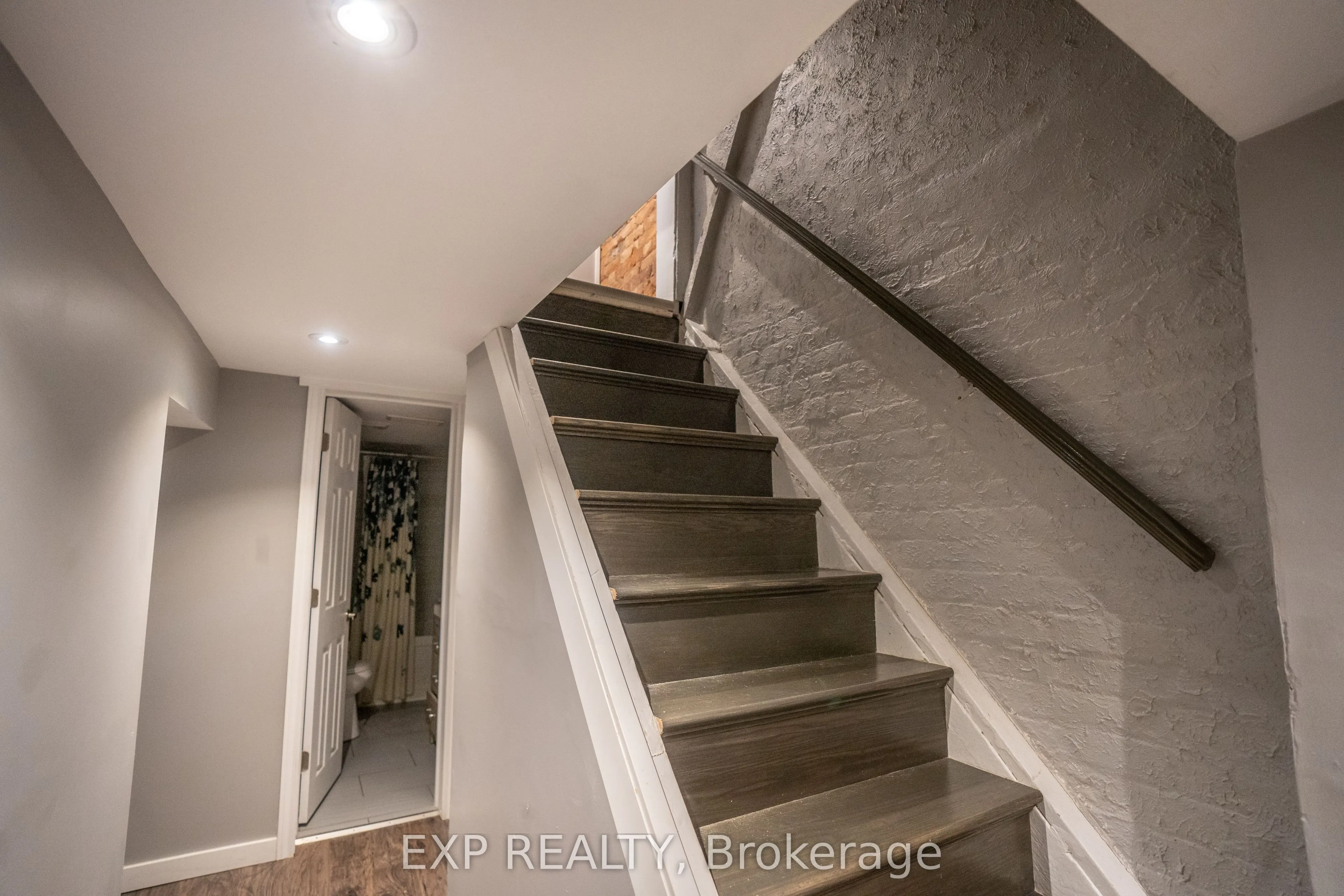 163 Emerald Street N