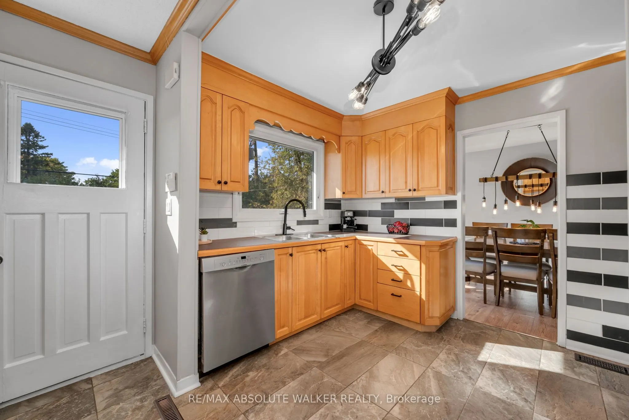 5298 Hillcrest Drive