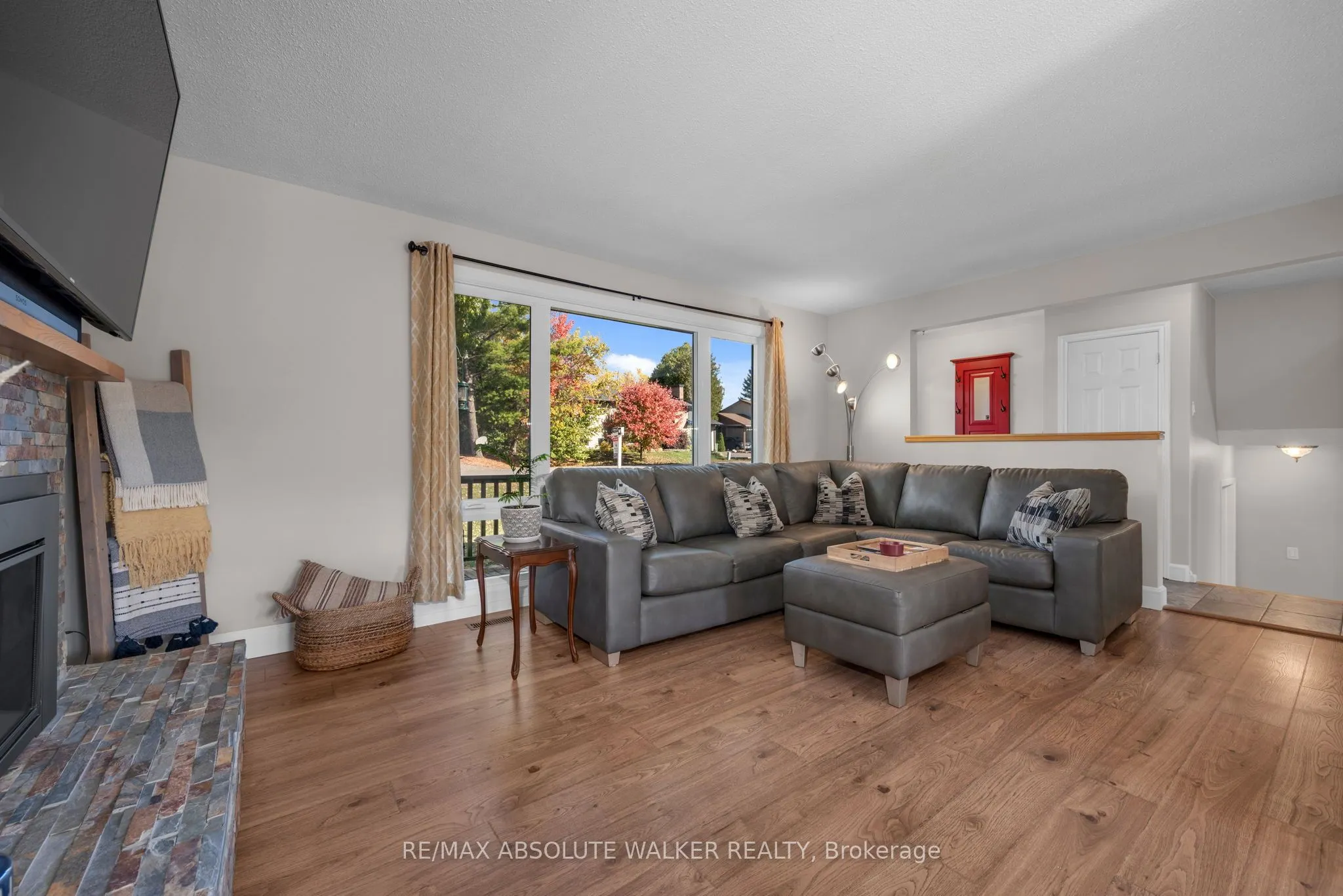 5298 Hillcrest Drive