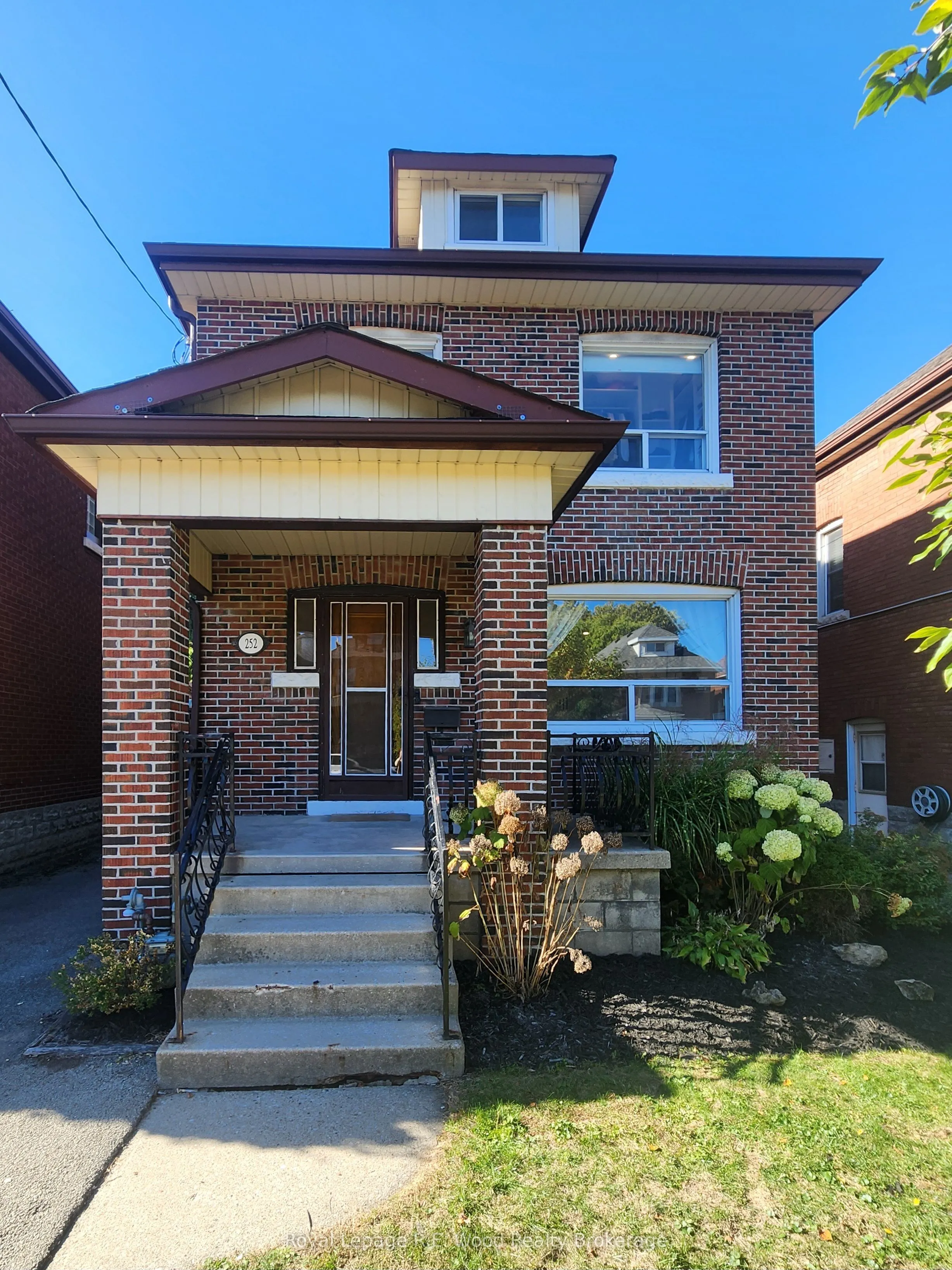 252 Graham Avenue S