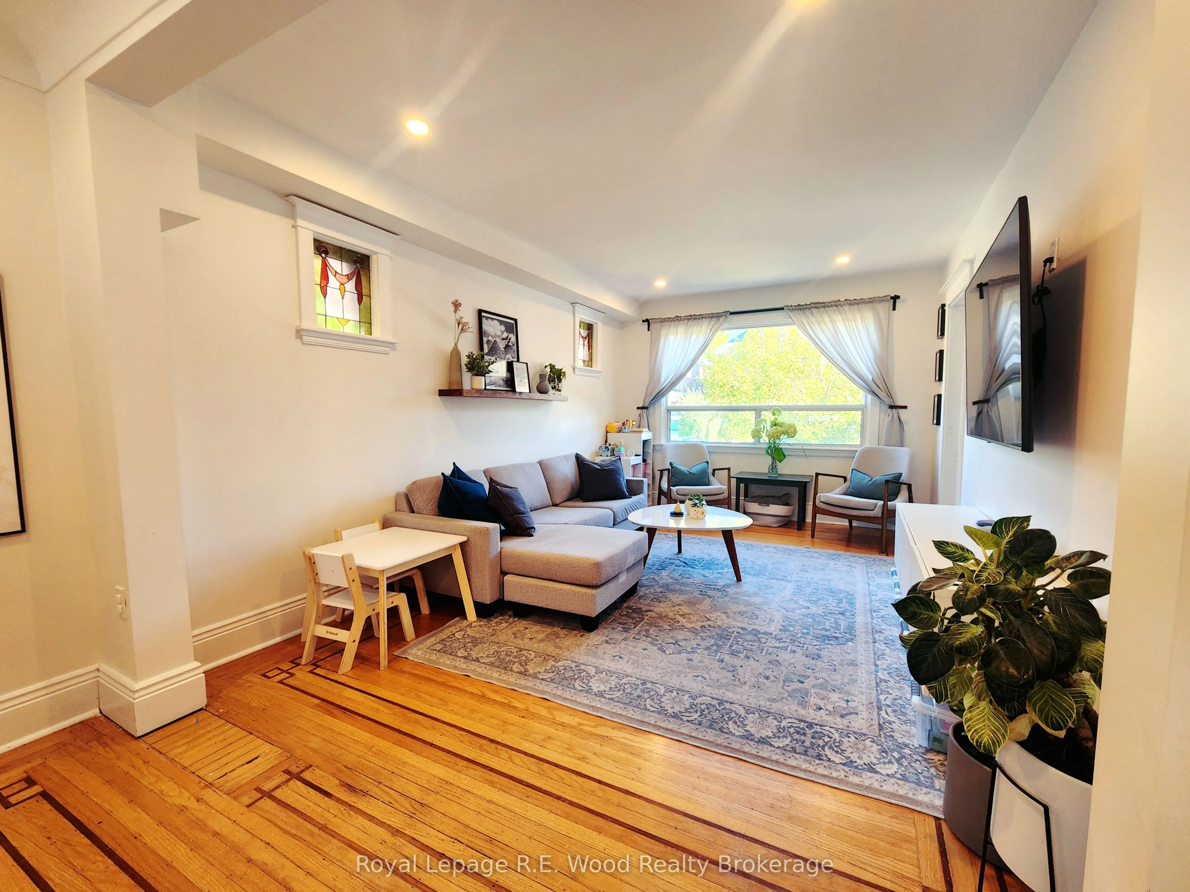 252 Graham Avenue S
