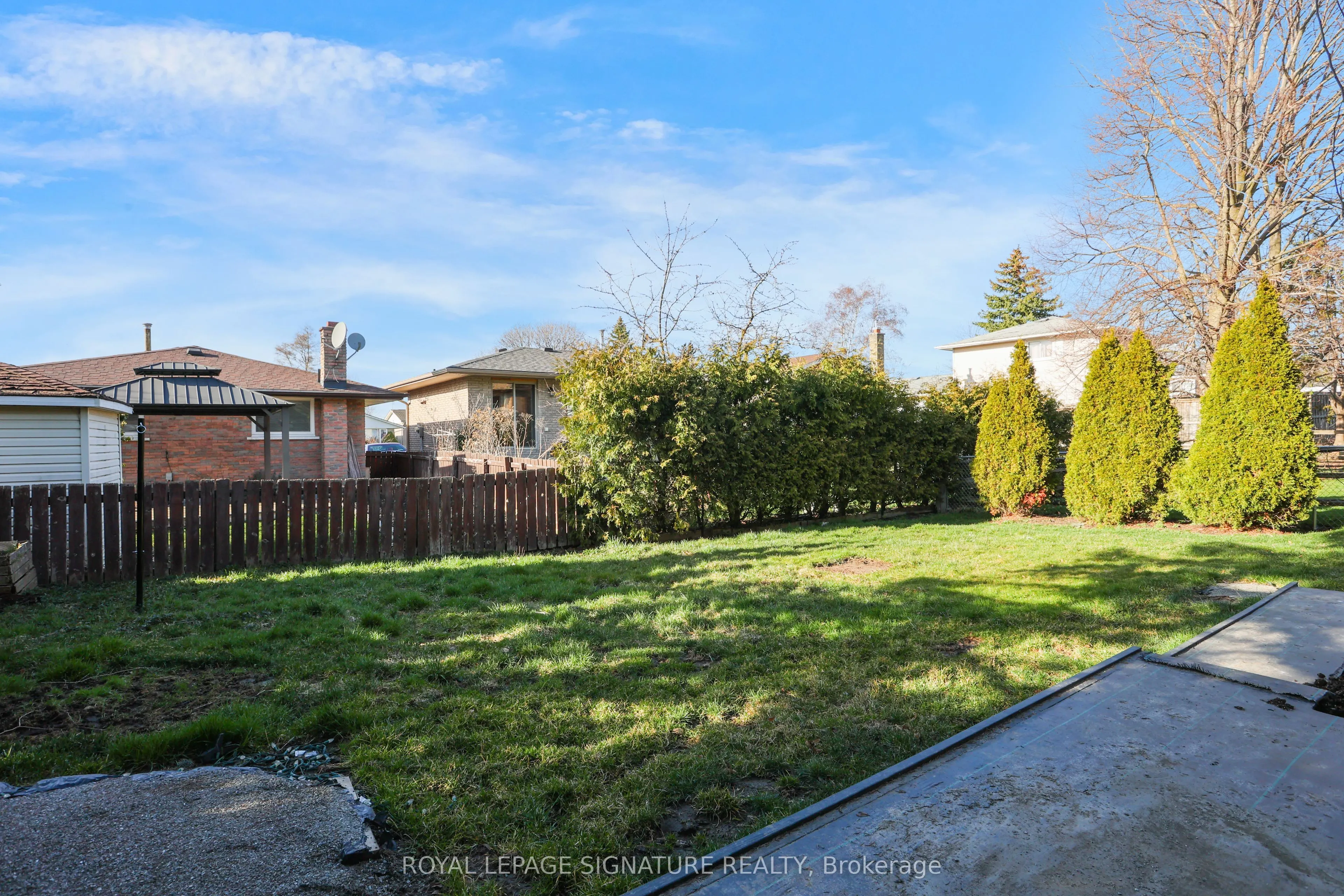 1506 Queen's Boulevard