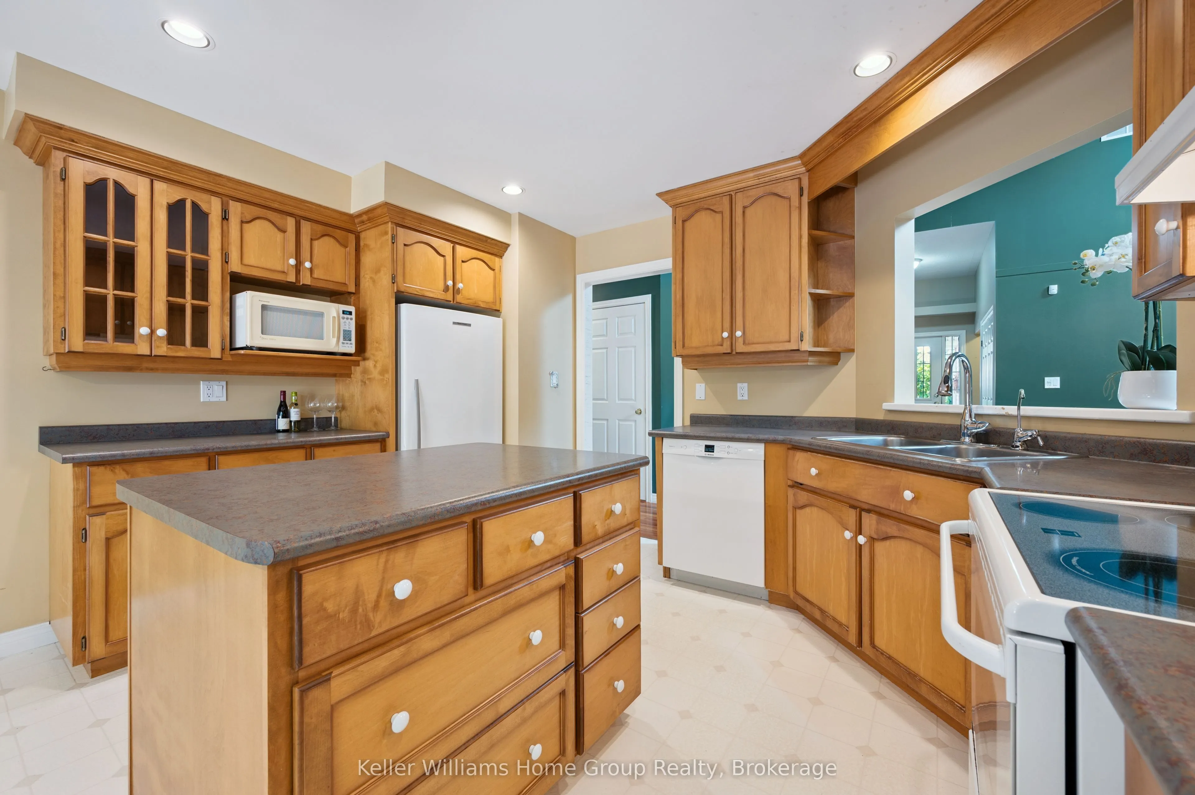 66 Kortright Road E