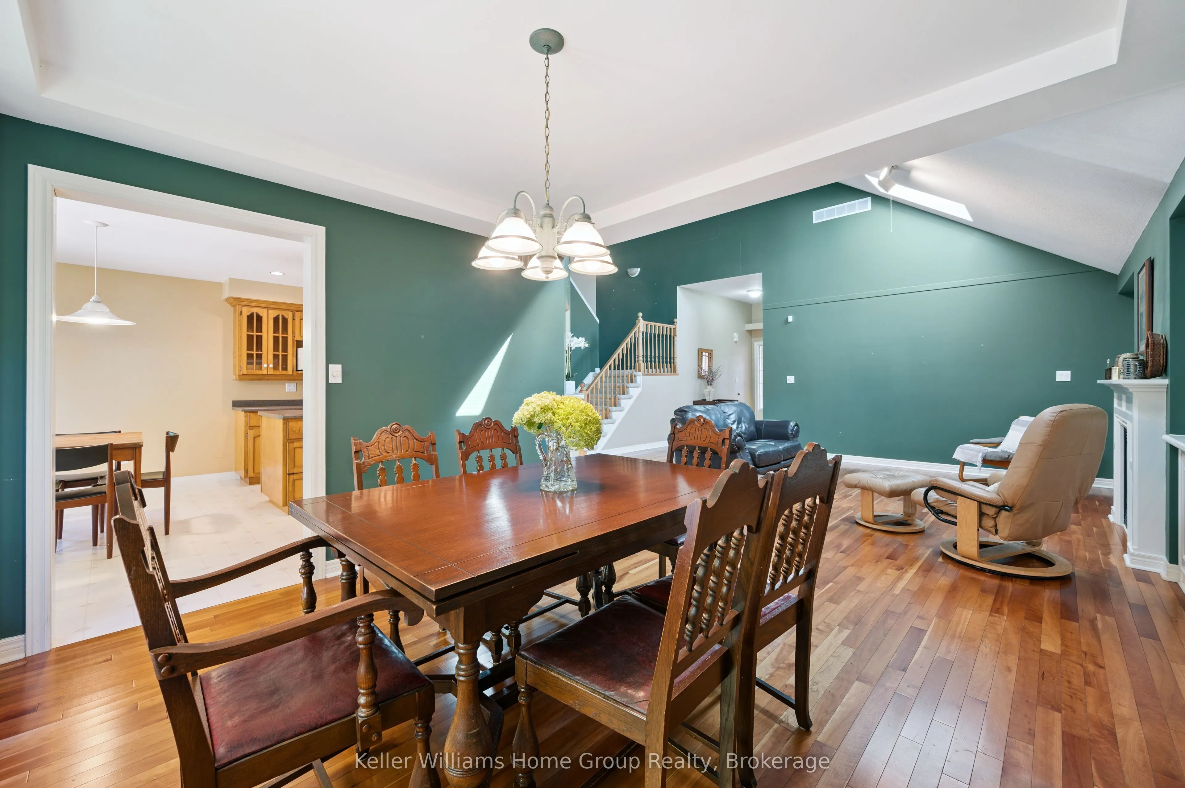66 Kortright Road E