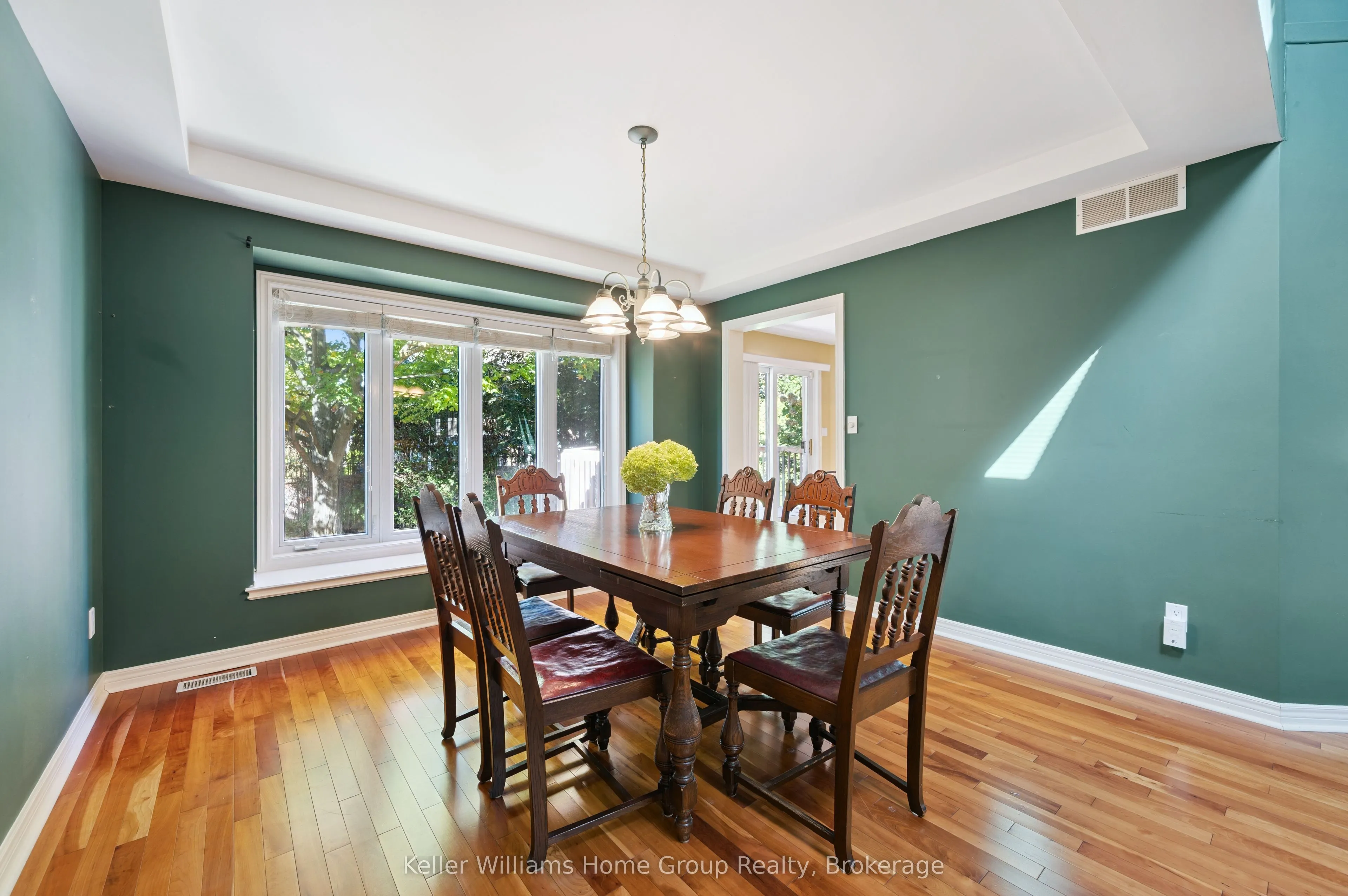 66 Kortright Road E
