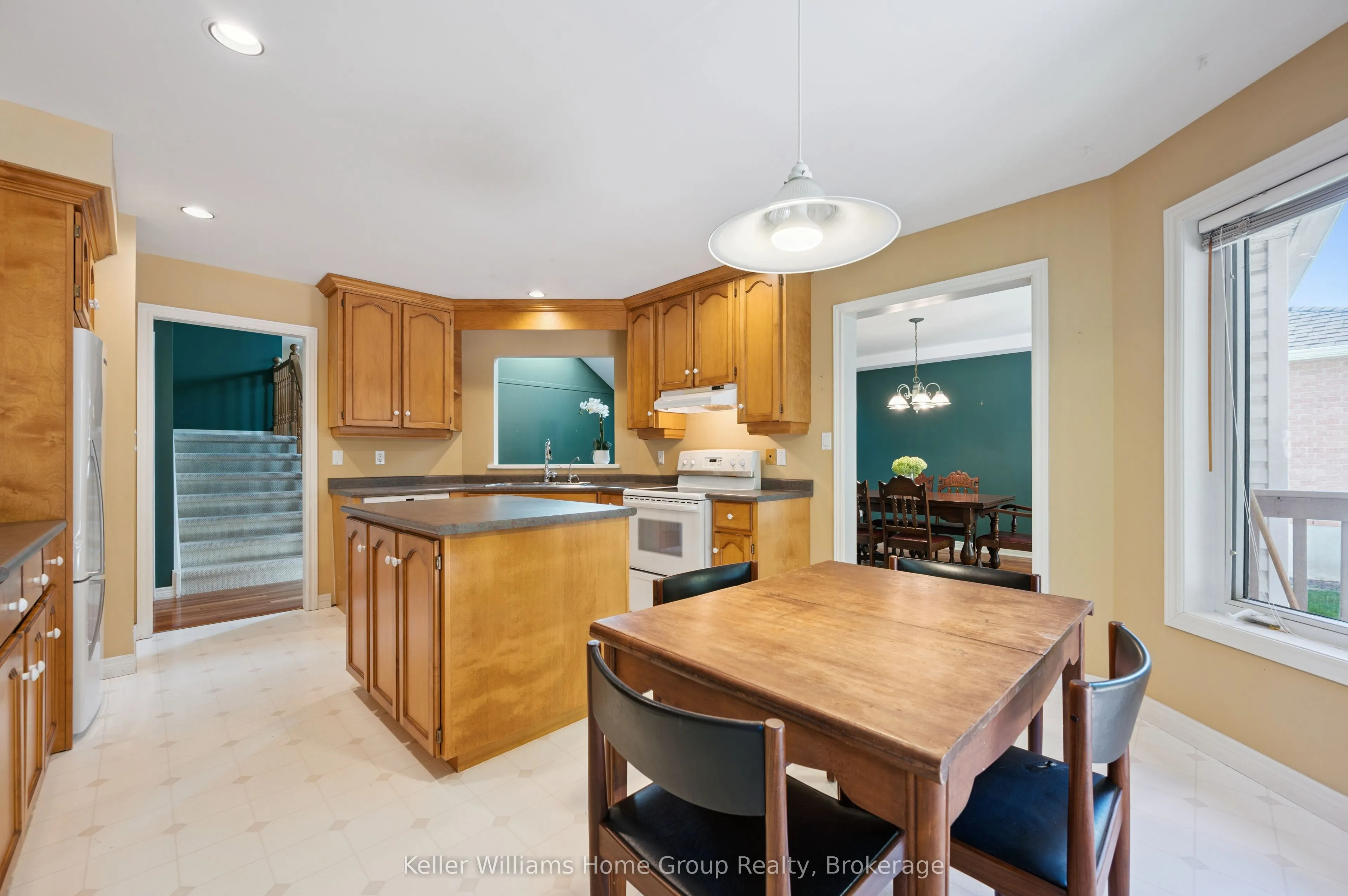 66 Kortright Road E