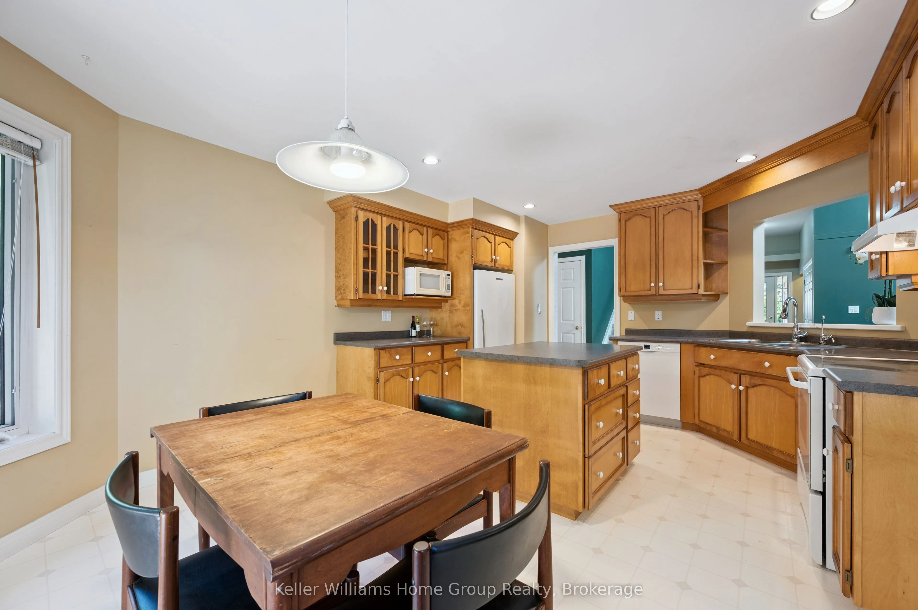 66 Kortright Road E