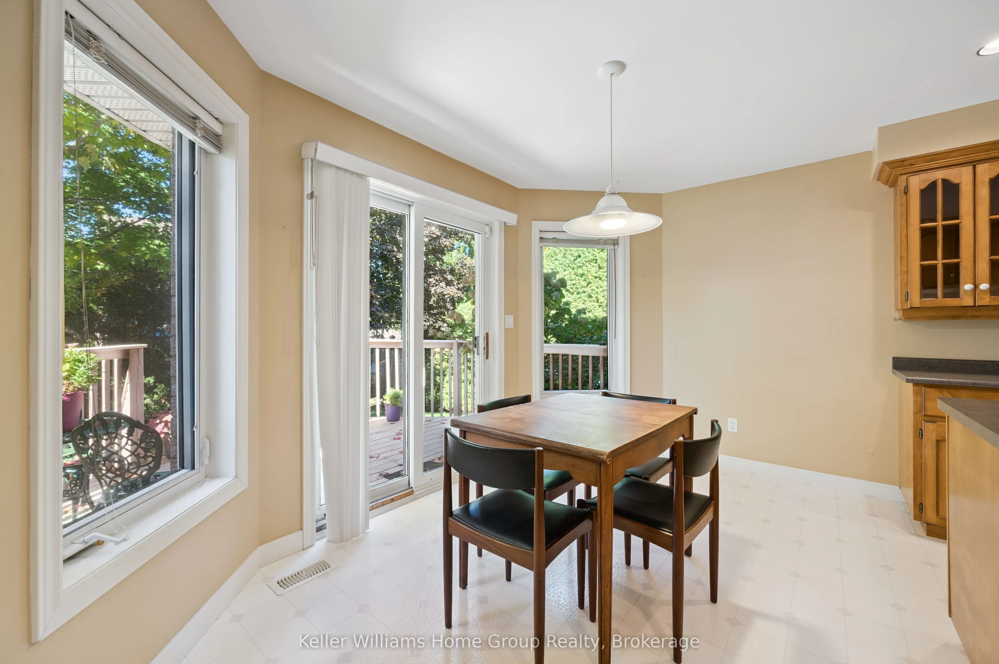 66 Kortright Road E