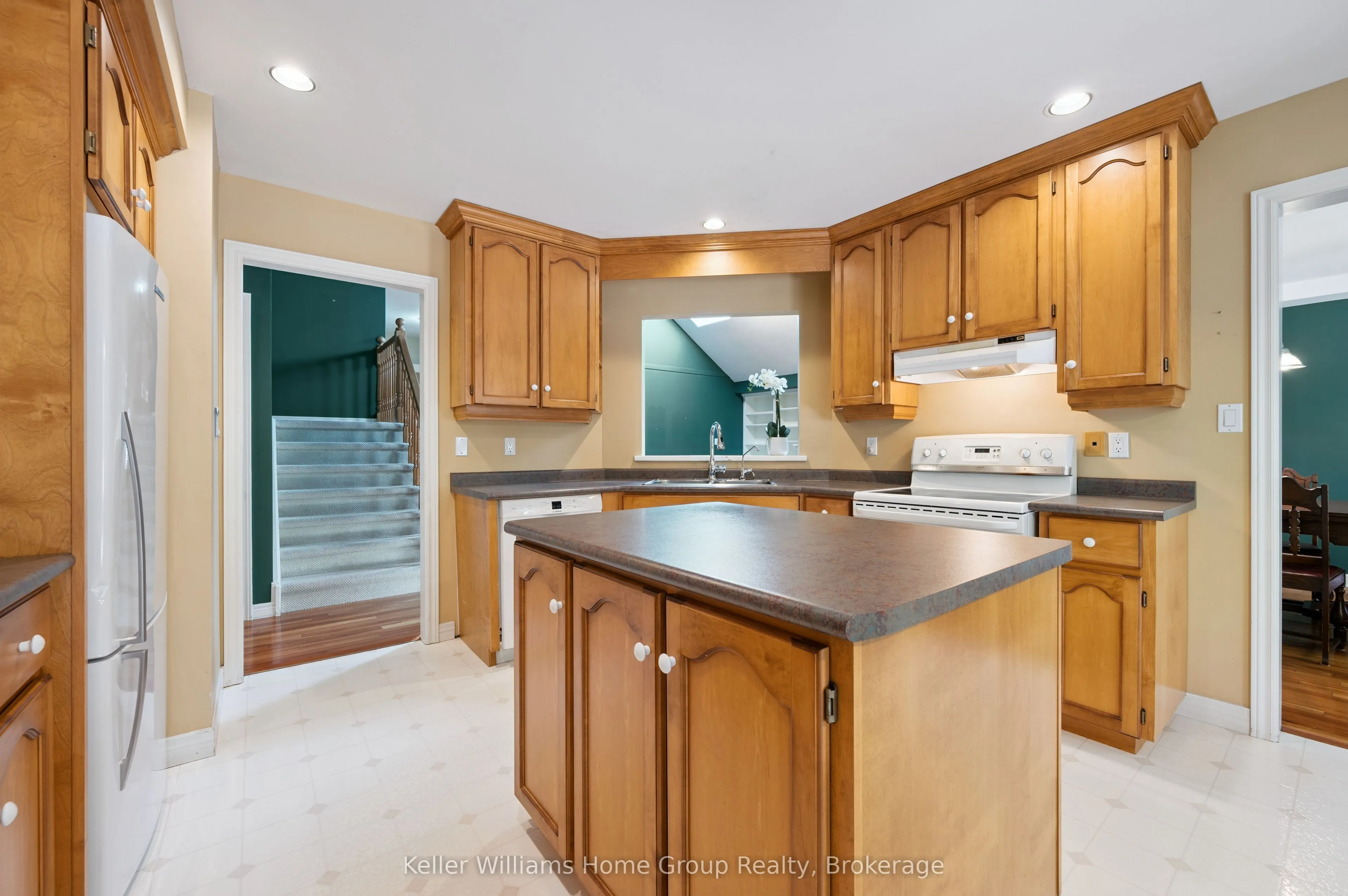 66 Kortright Road E