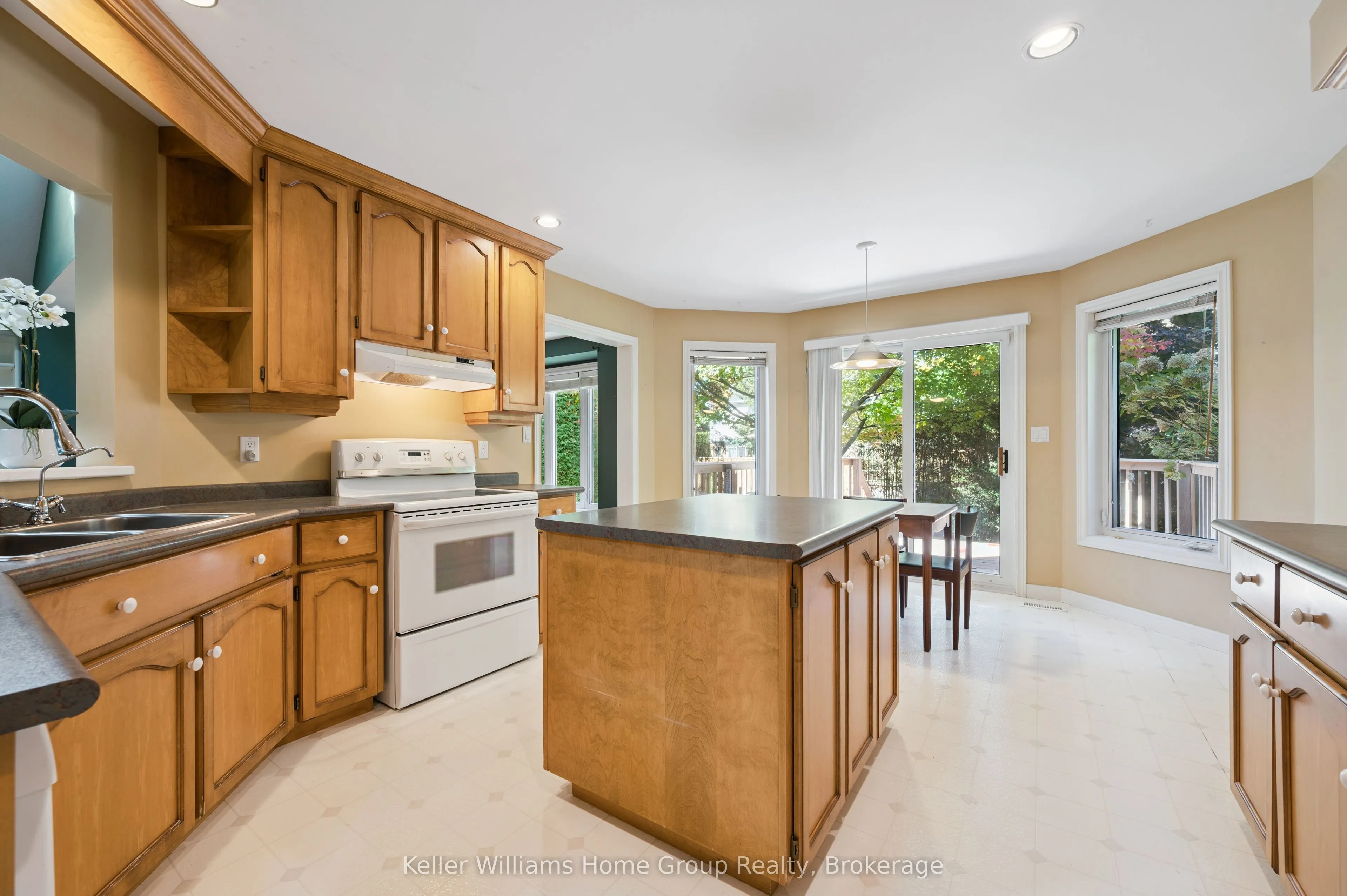 66 Kortright Road E