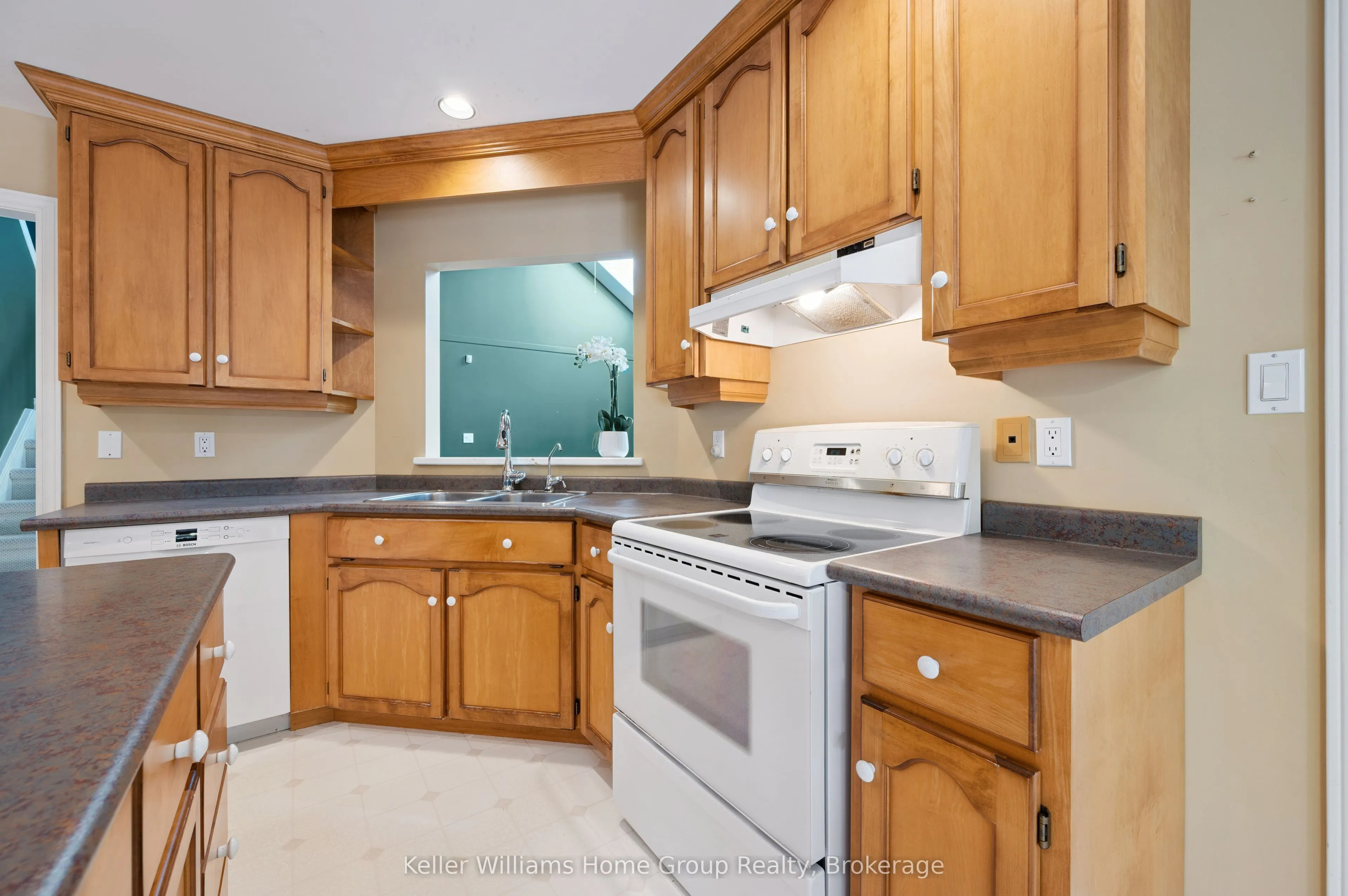 66 Kortright Road E
