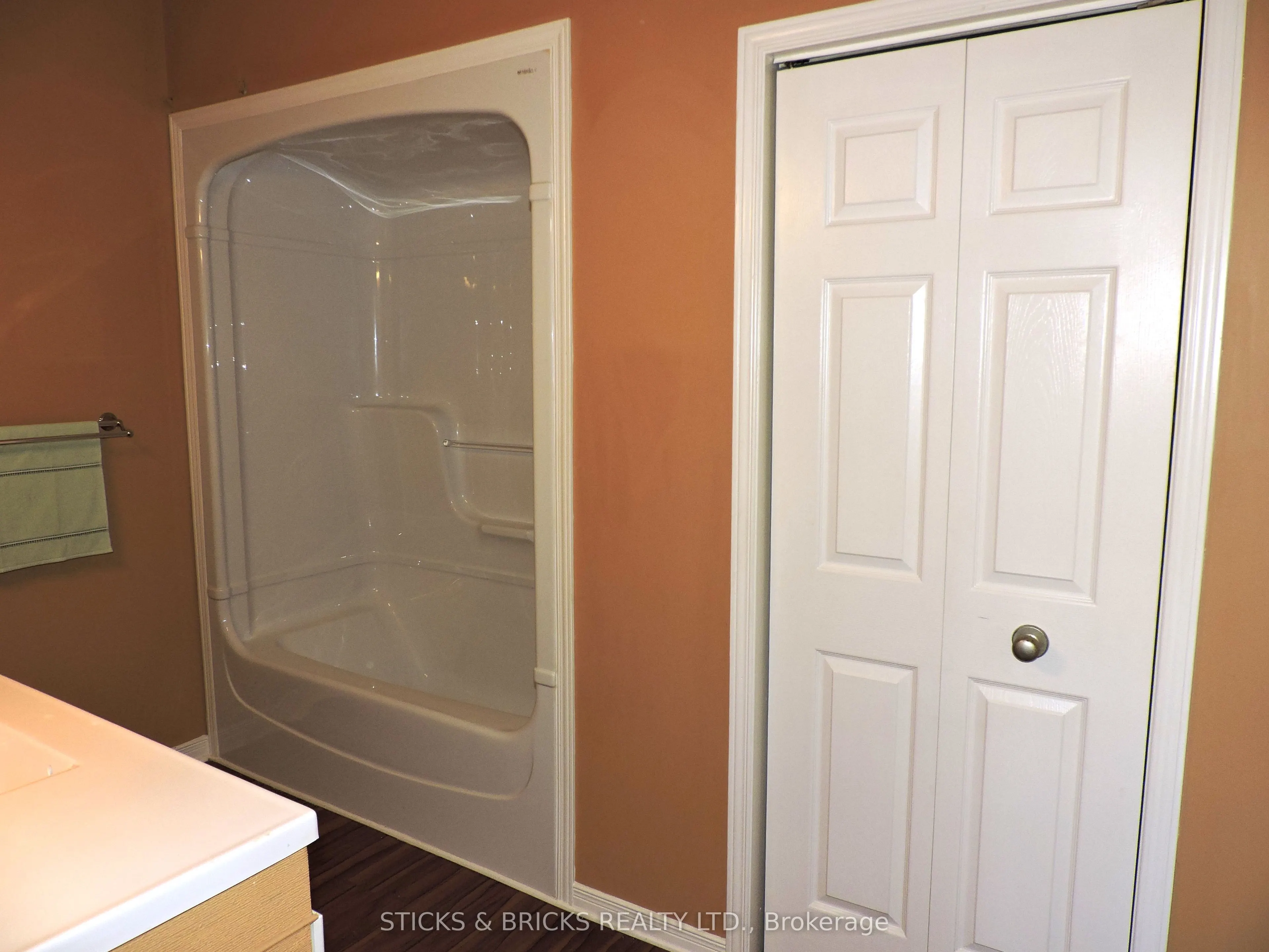 5070 Drummond Road, #27
