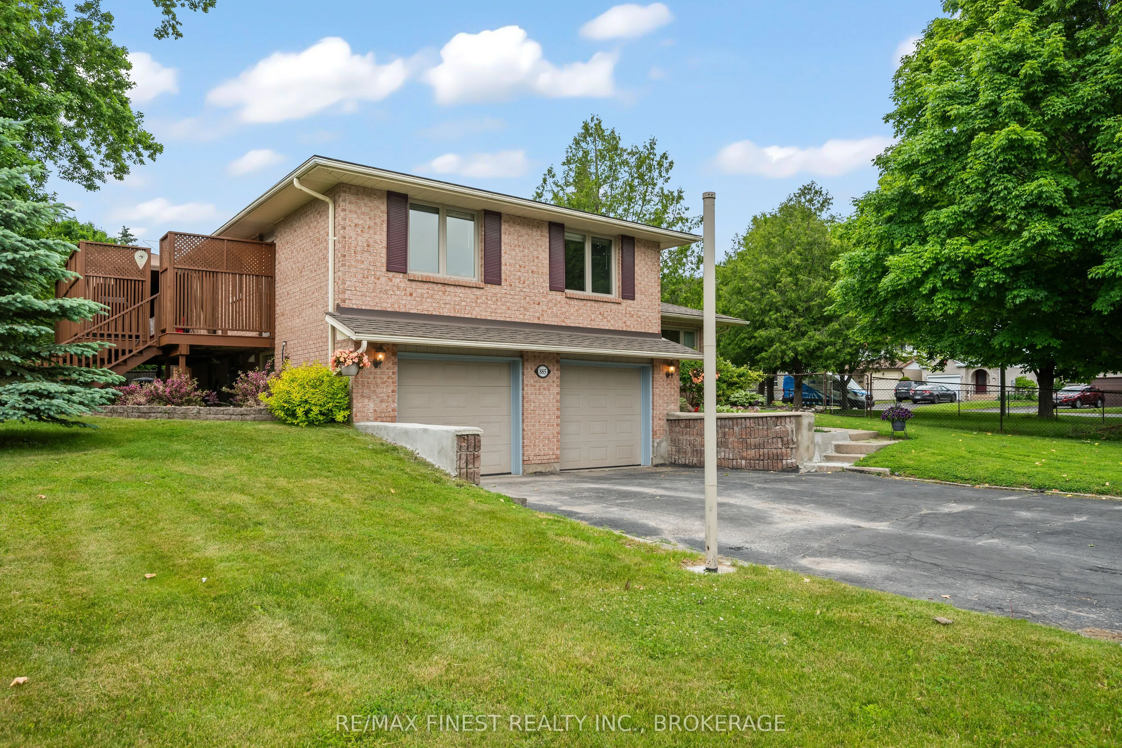 885 Purcell Crescent