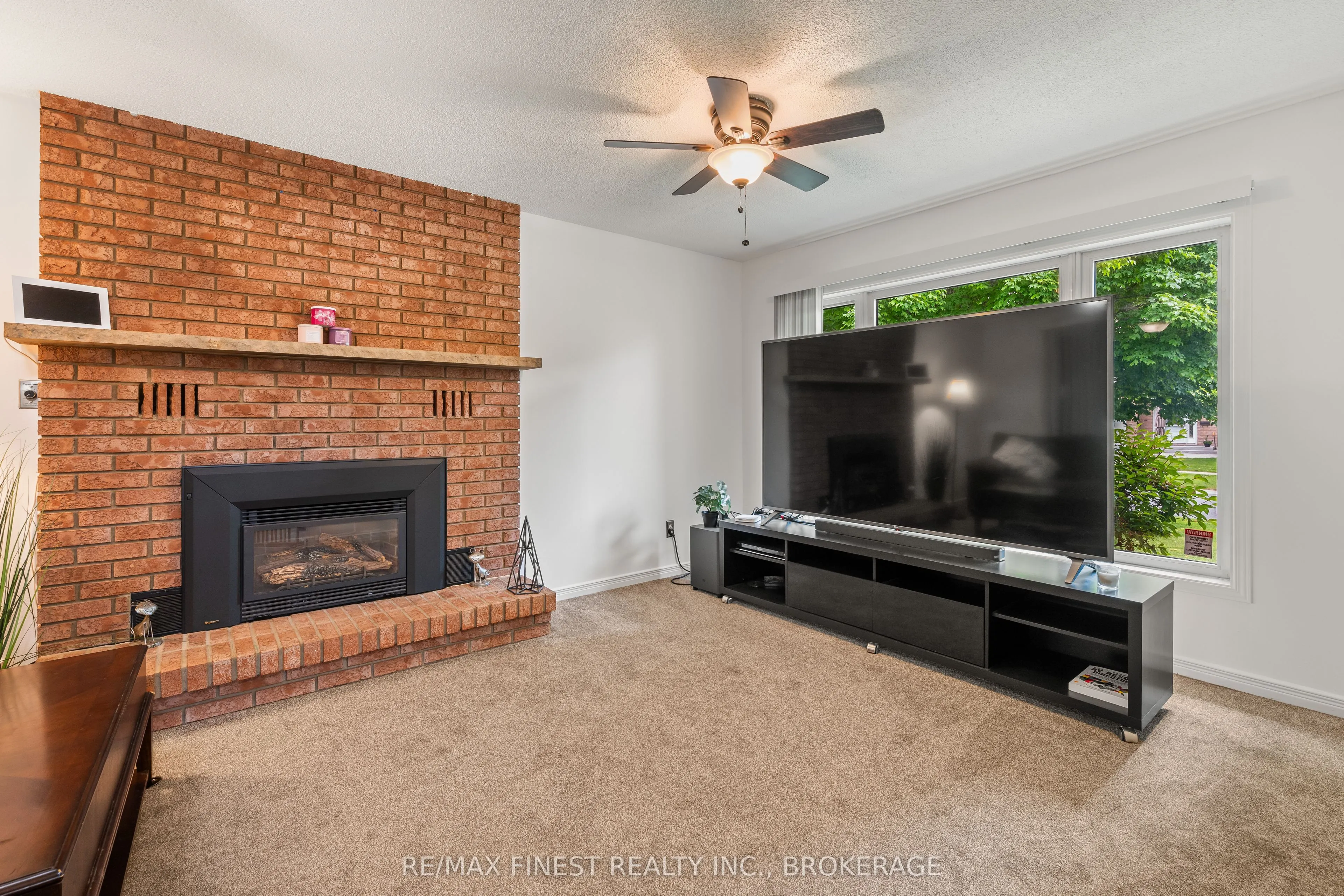 885 Purcell Crescent