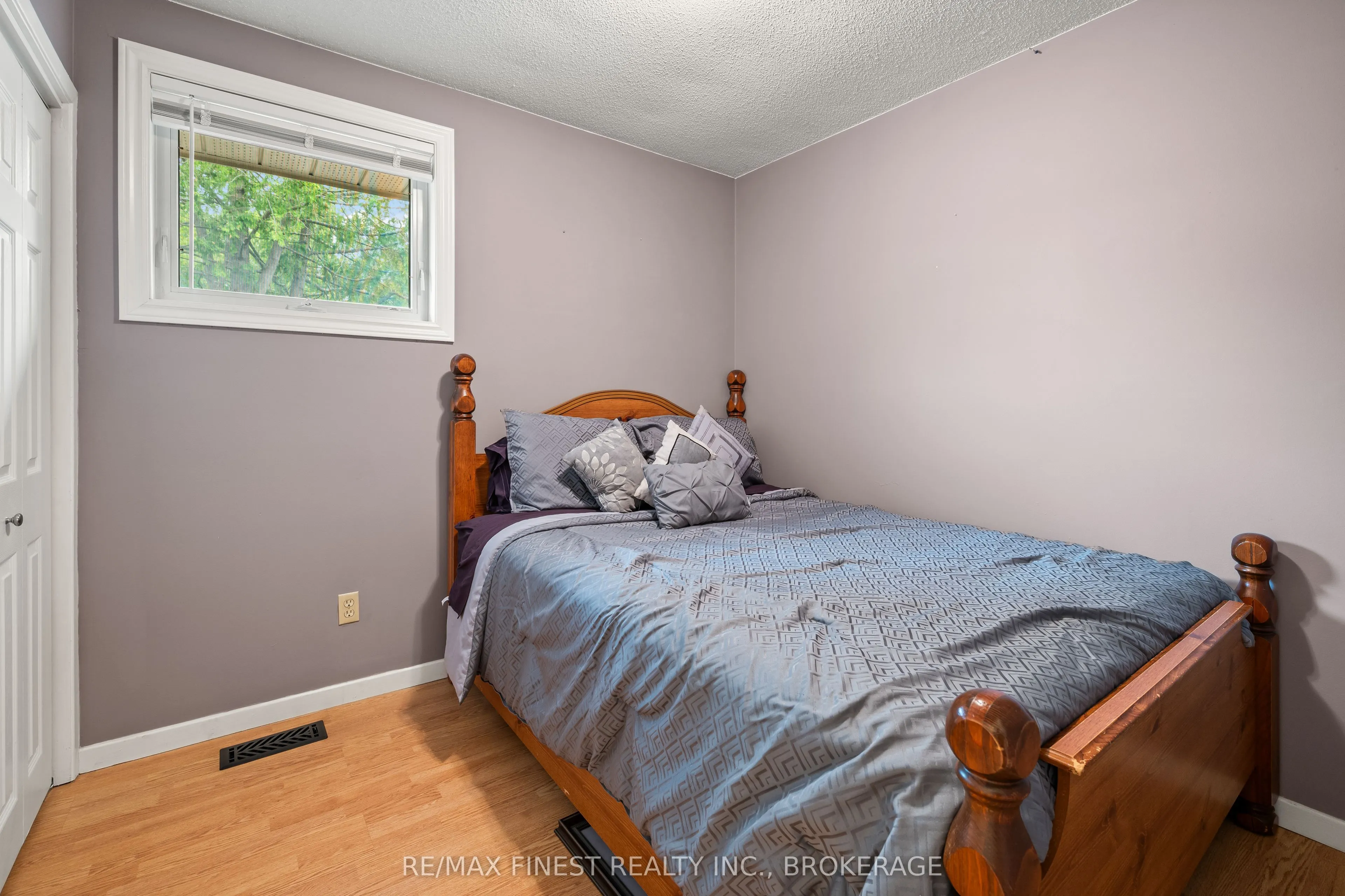 885 Purcell Crescent