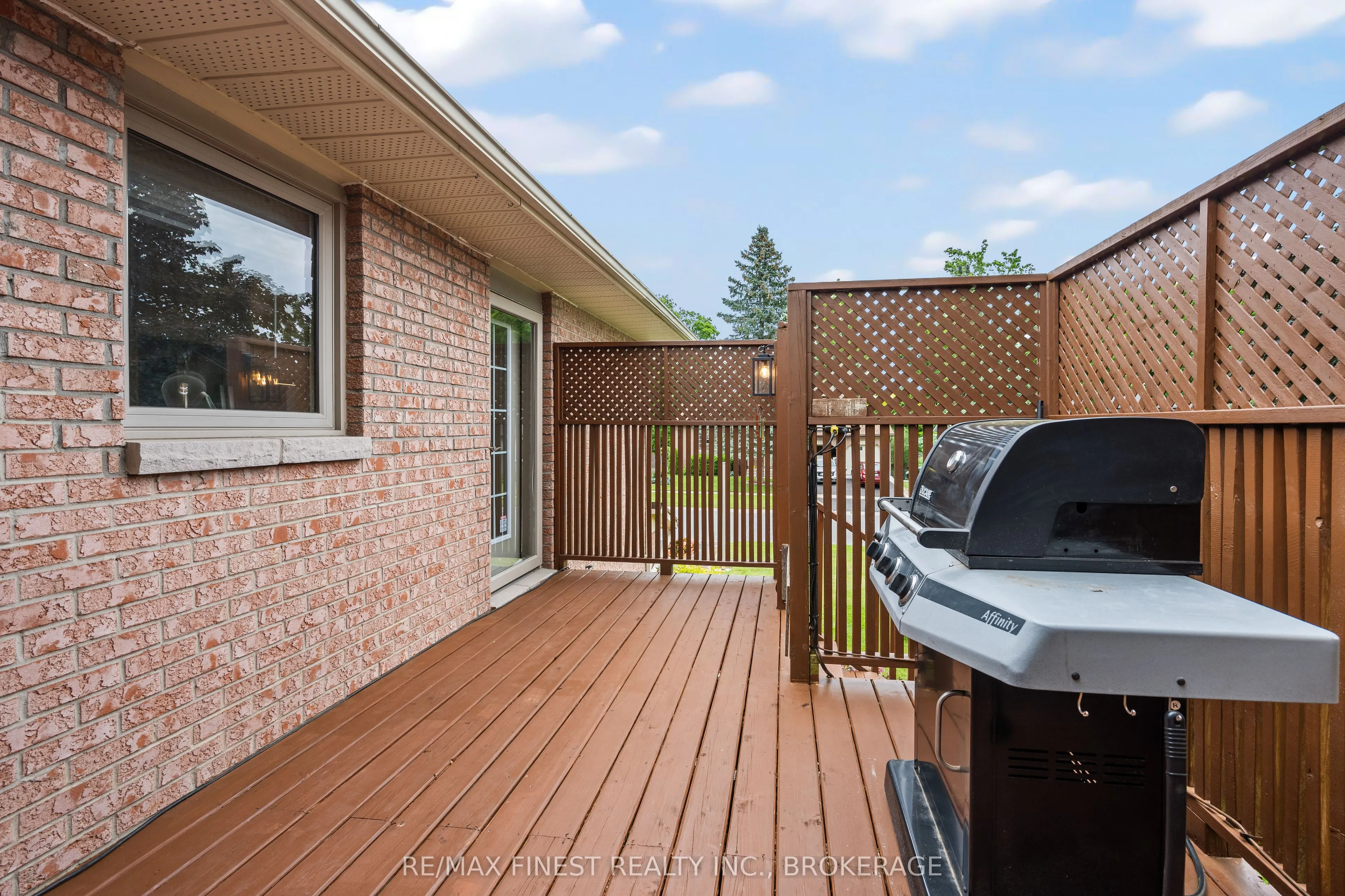 885 Purcell Crescent