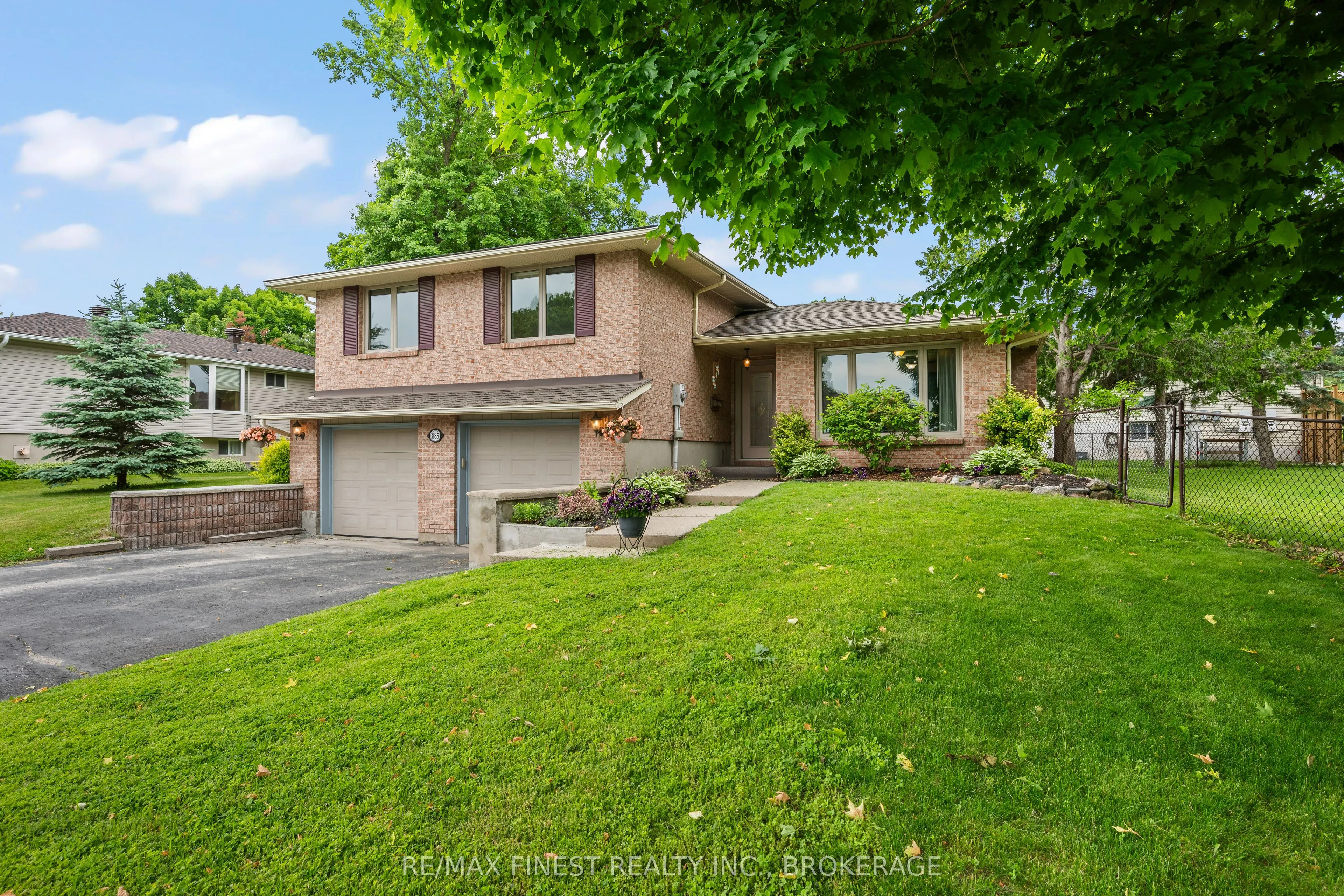 885 Purcell Crescent