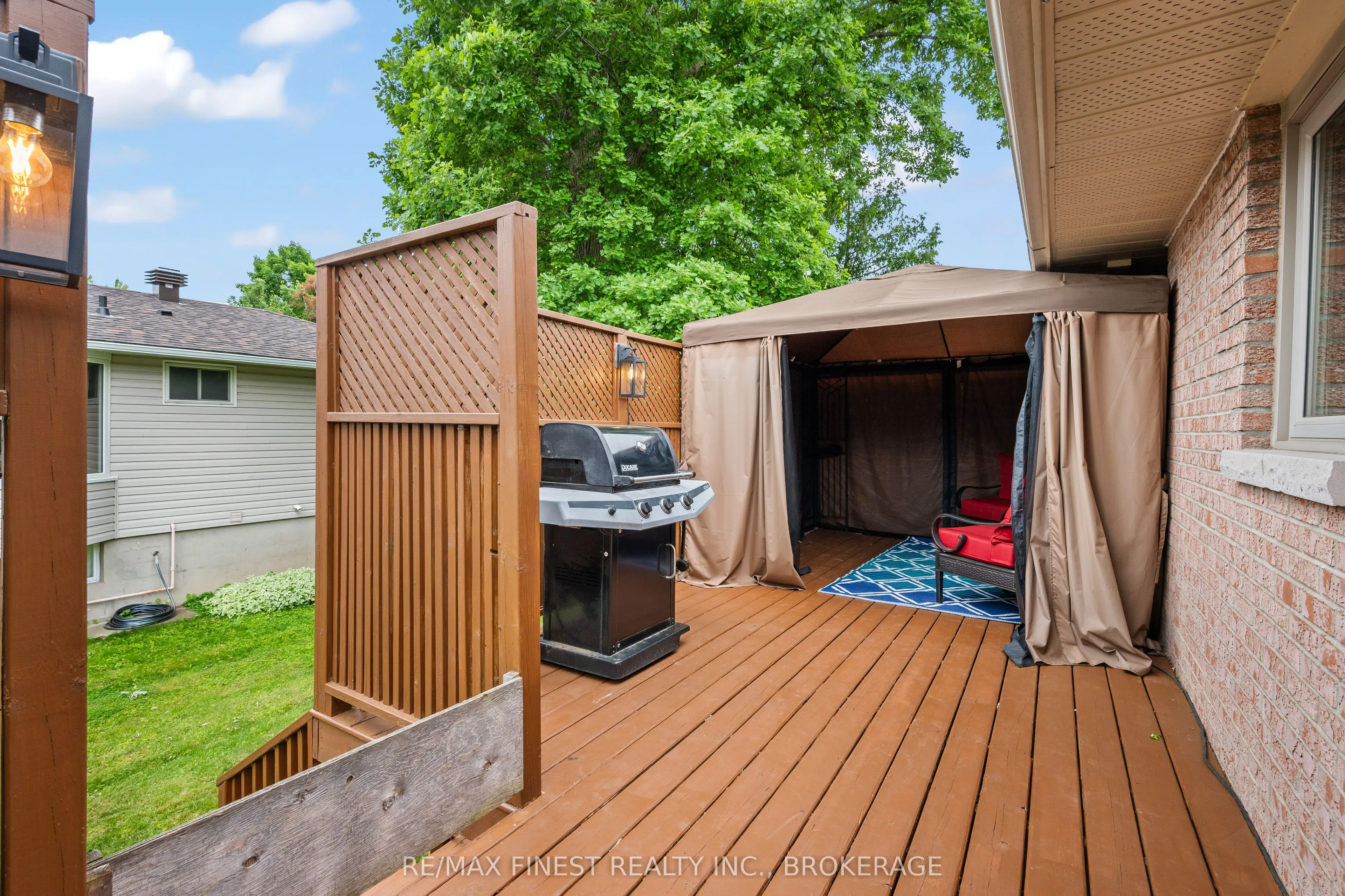 885 Purcell Crescent