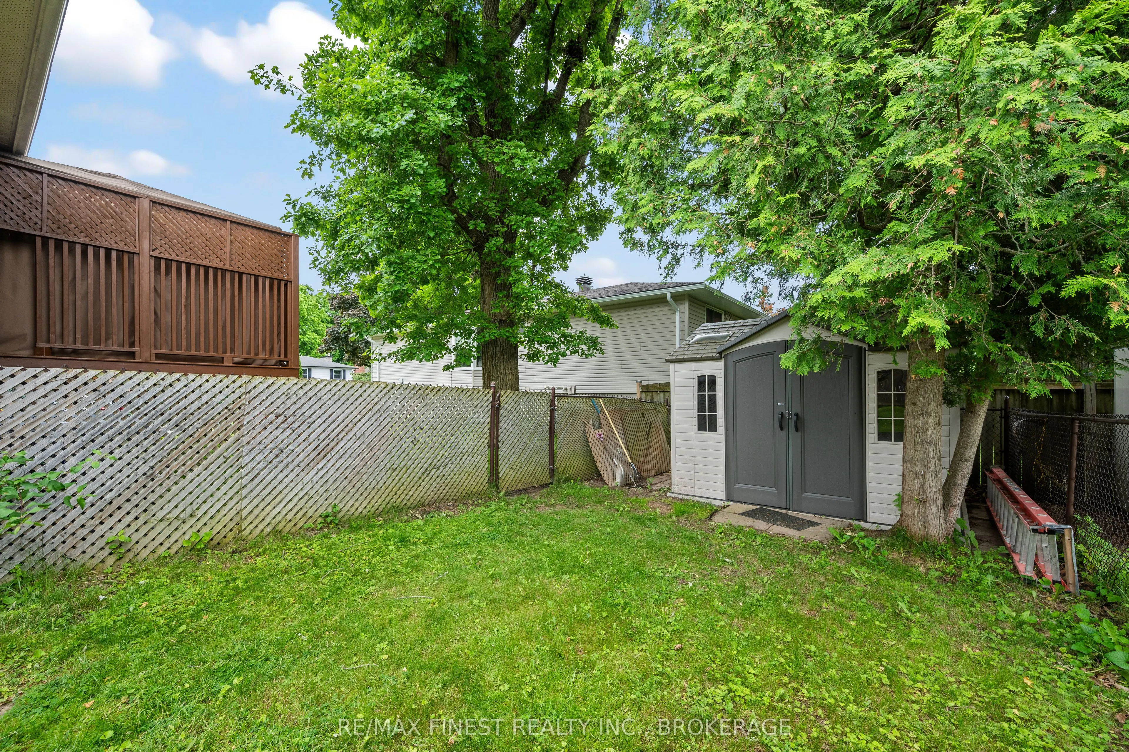 885 Purcell Crescent