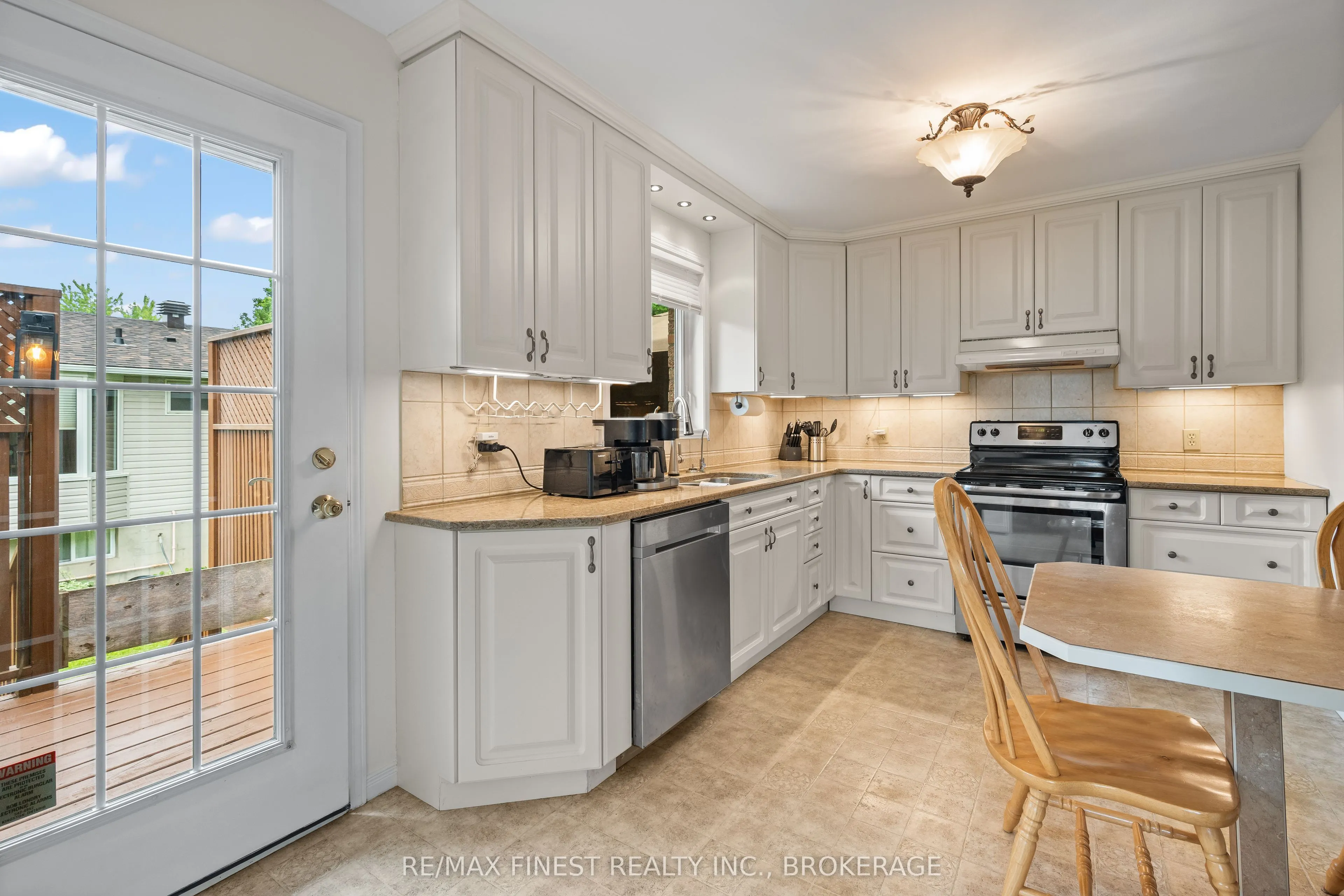 885 Purcell Crescent
