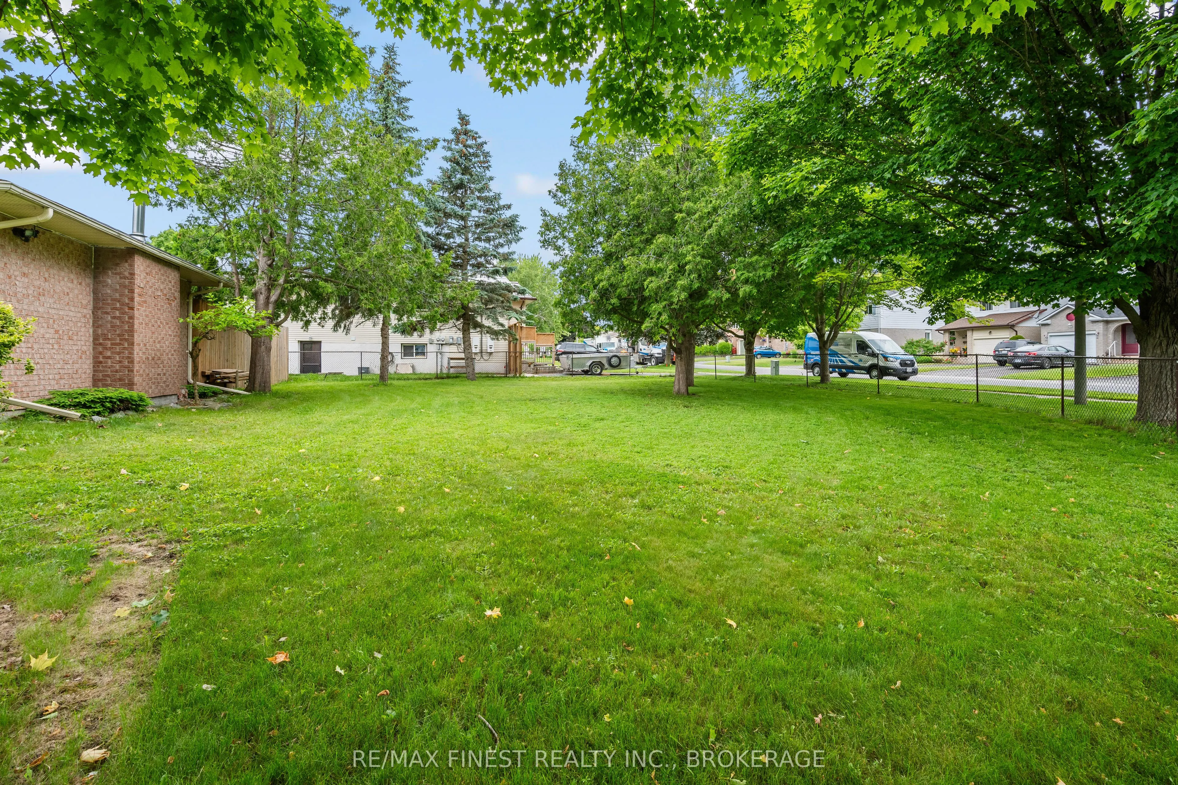 885 Purcell Crescent