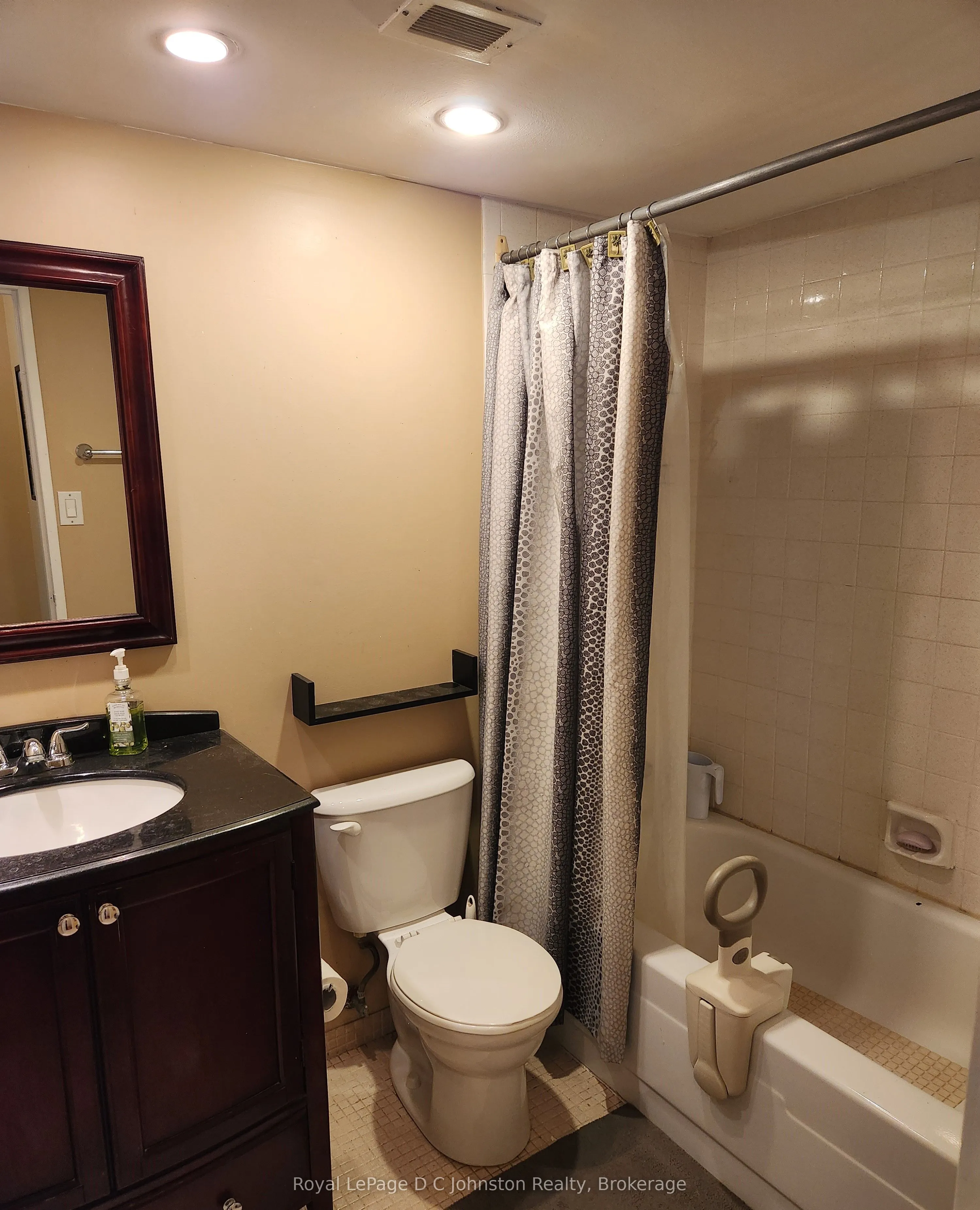225 Harvard Place, #806