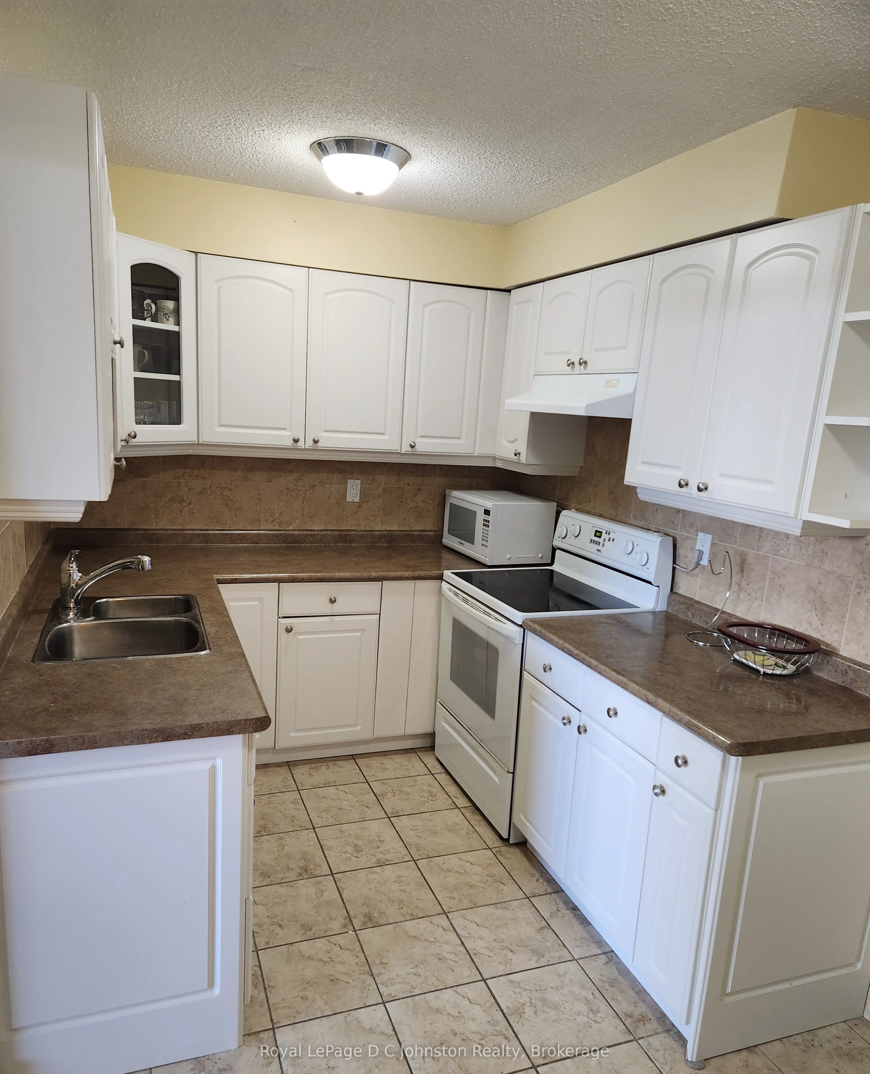 225 Harvard Place, #806